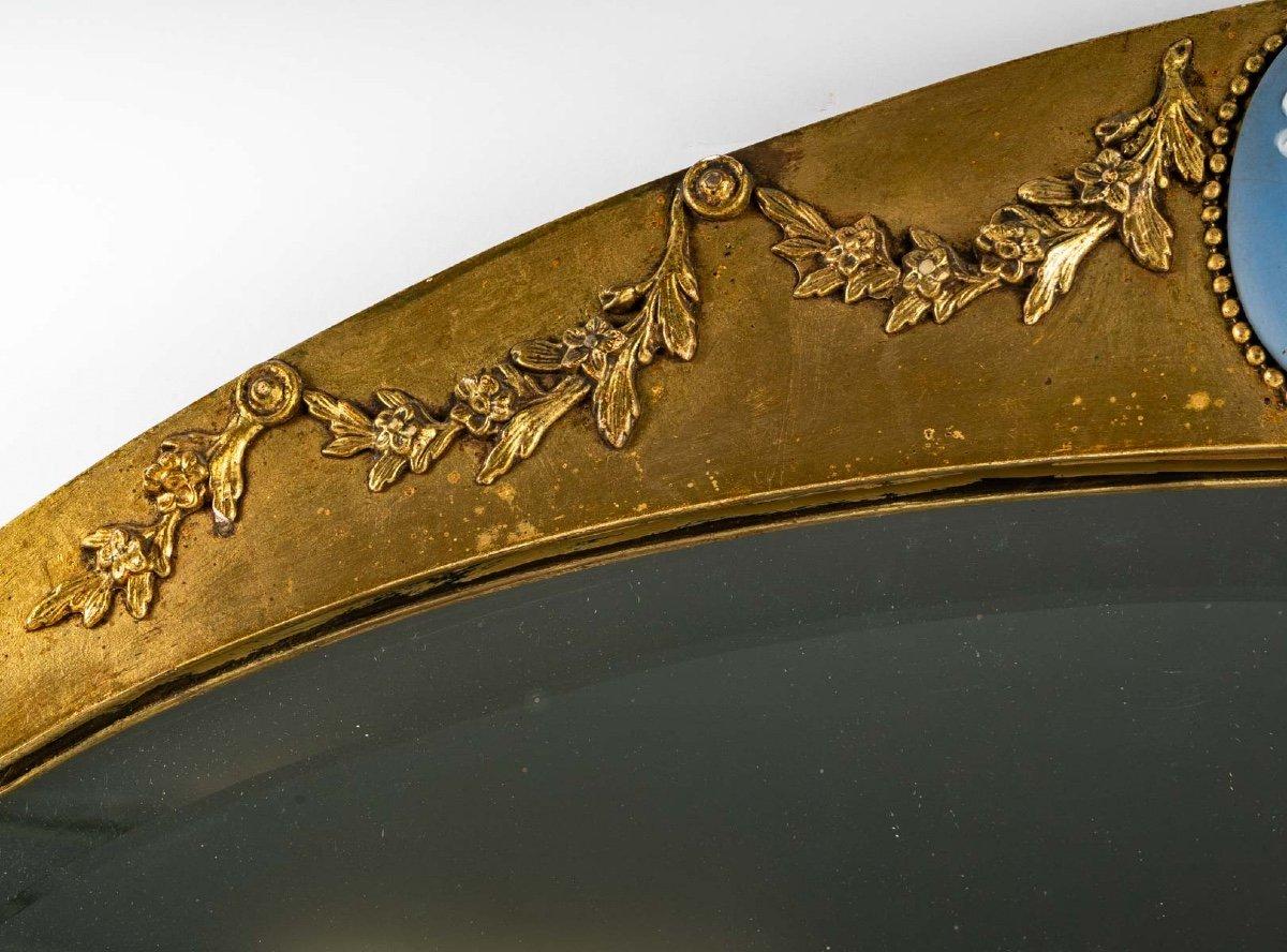 Golden Wood Mirror-Beveled Ice-Wedgwood Blue Jasper Porcelain Medallion In Good Condition For Sale In CRÉTEIL, FR