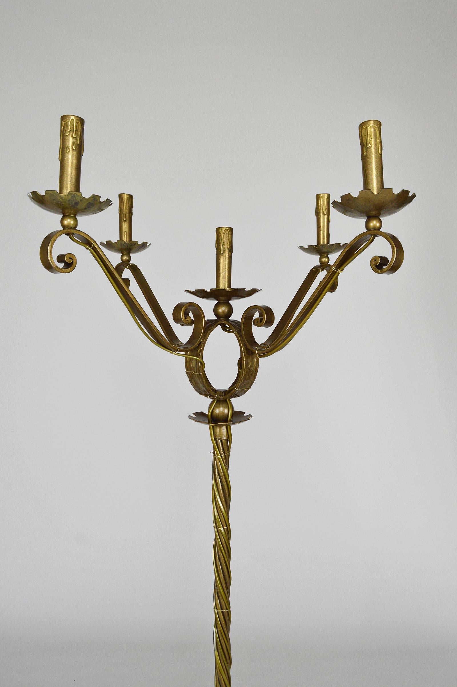 Golden Wrought Iron 5-Lights Floor Lamp, Mid-Century, France In Good Condition For Sale In VÉZELAY, FR