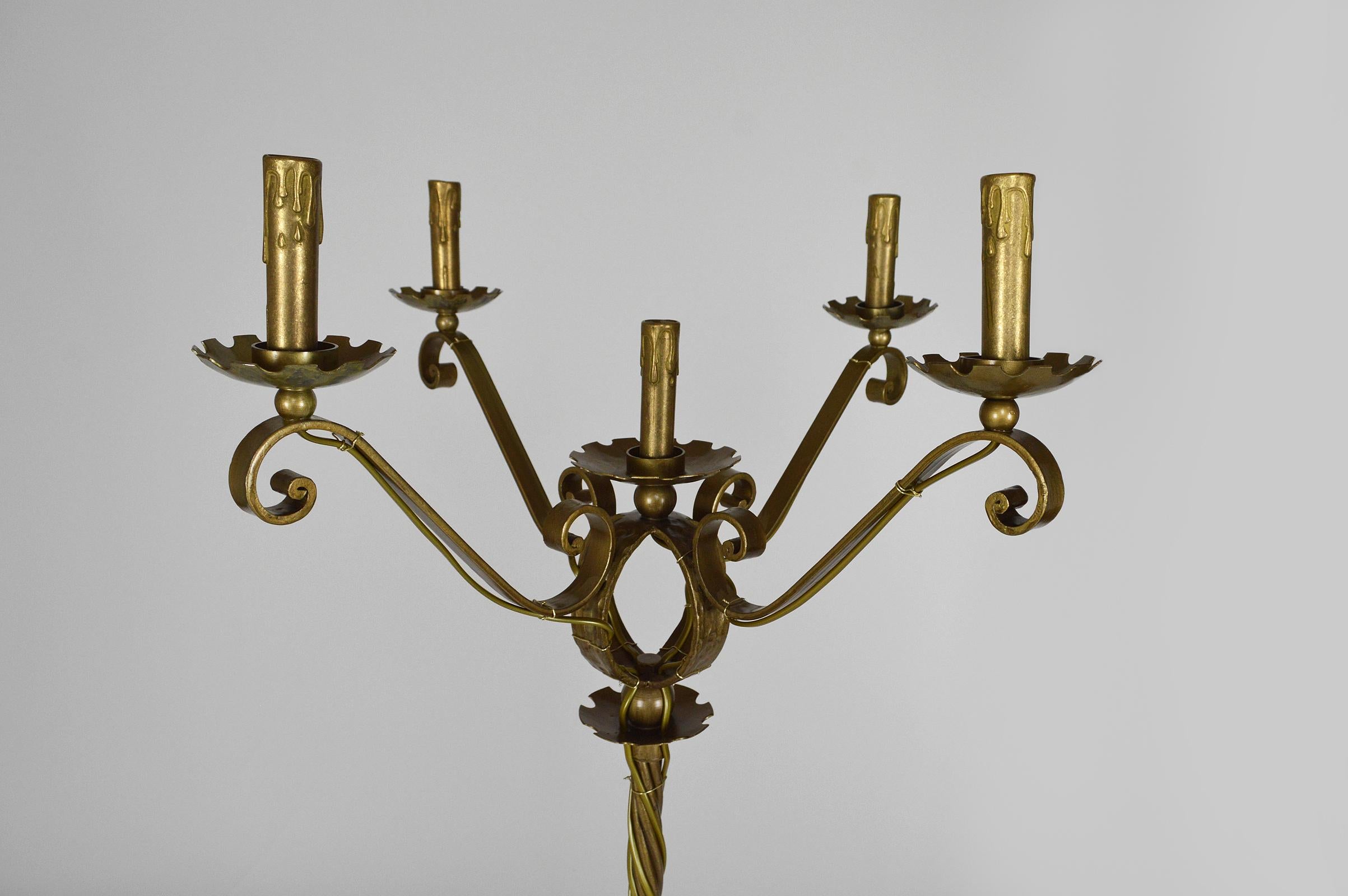 XIXe siècle Lampadaire à 5 lumières en fer forgé doré, milieu du siècle dernier, France en vente