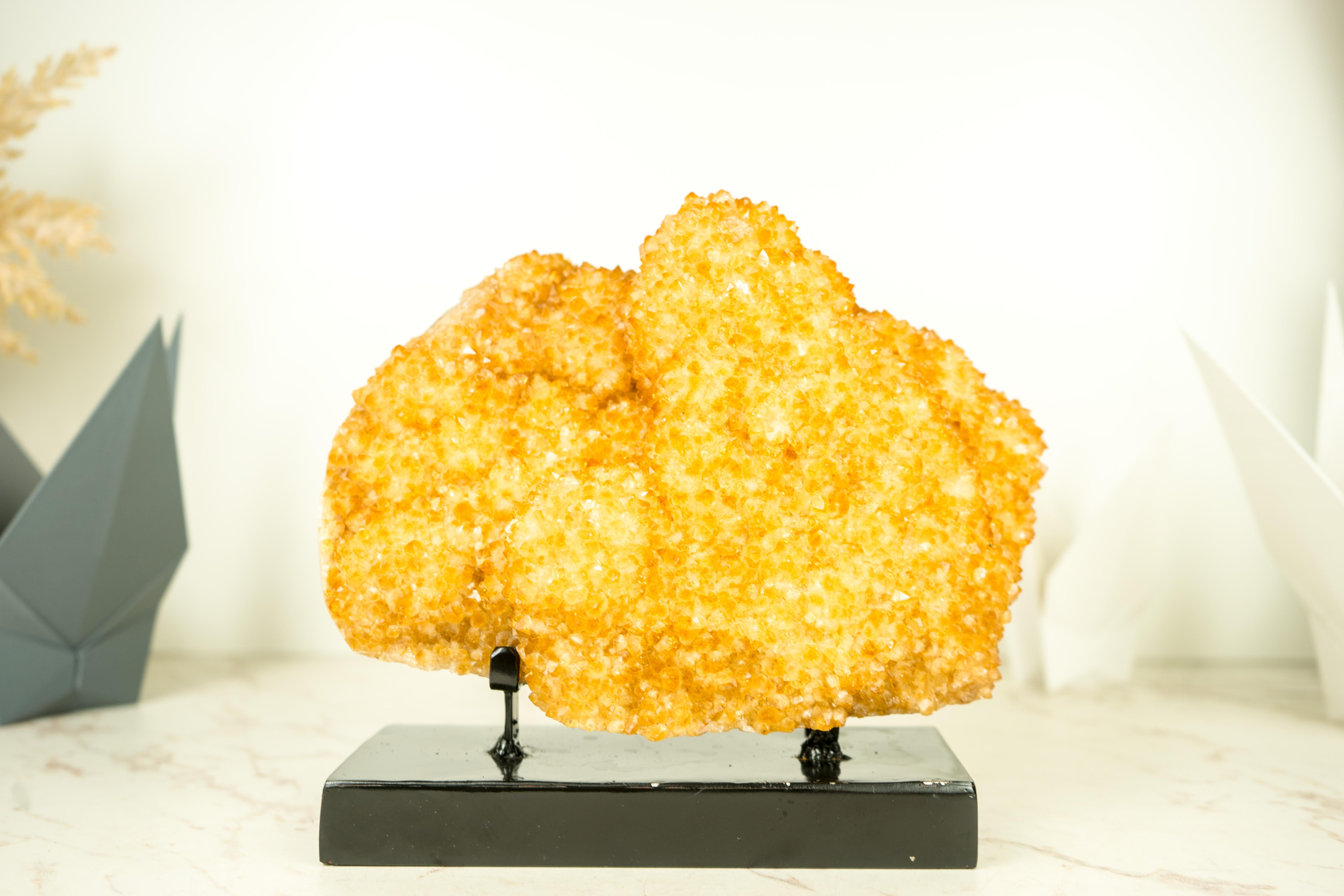 Golden Yellow Citrine Cluster with a Large Rosette Flower (Stalactite) on Stand  In New Condition For Sale In Ametista Do Sul, BR