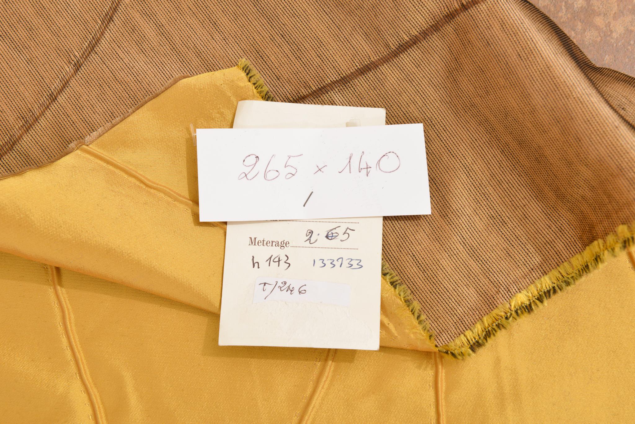 Machine-Made Golden Yellow Silk Remnant Textile Fabric Mulberry