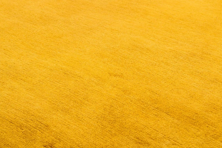 Golden Yellow Solid Silk Round Area Rug with Wild Nettle Fringe For