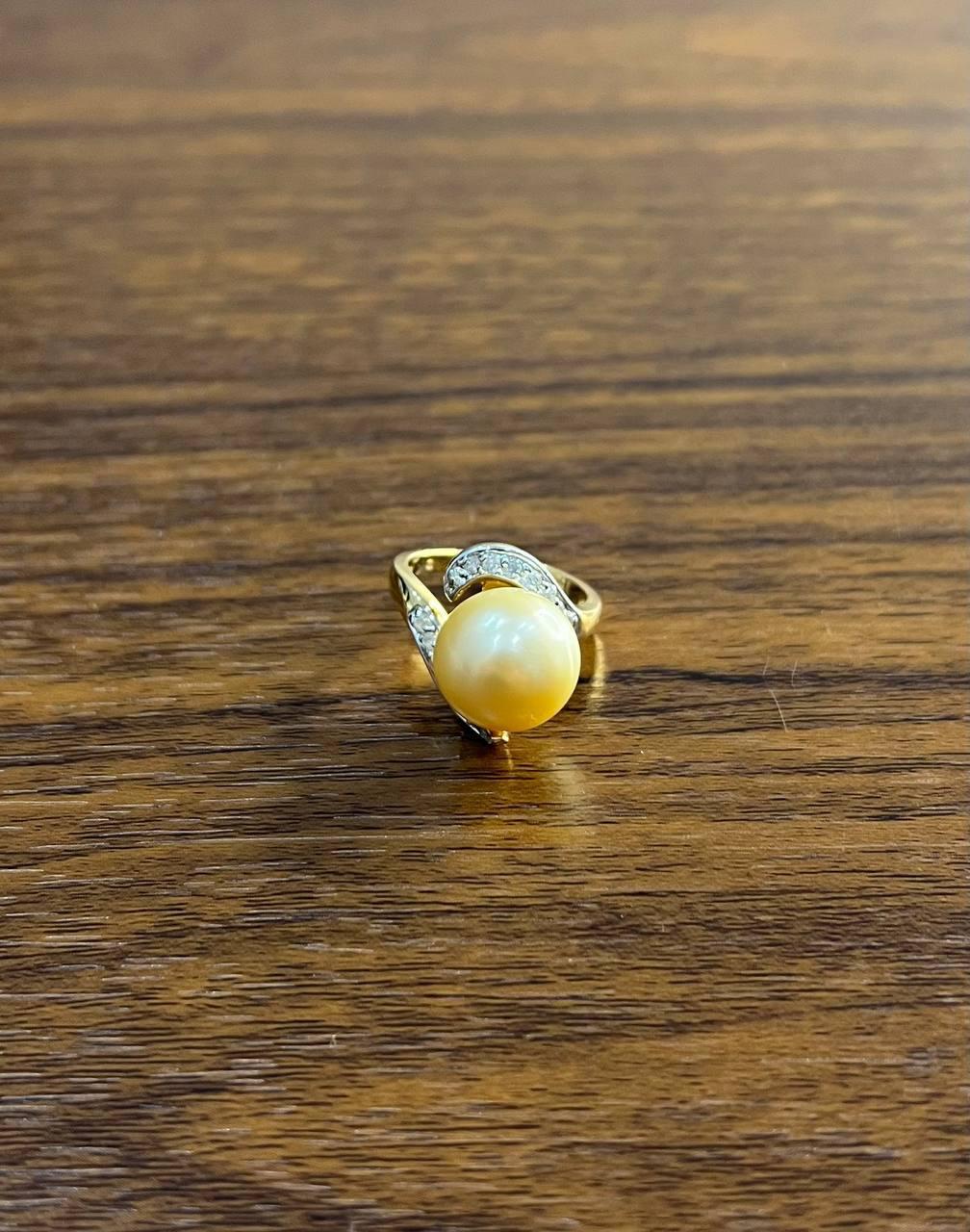 Golden Yellow South Sea Pearl Diamond Spiral Curve14K Yellow Gold Statement Ring For Sale 2