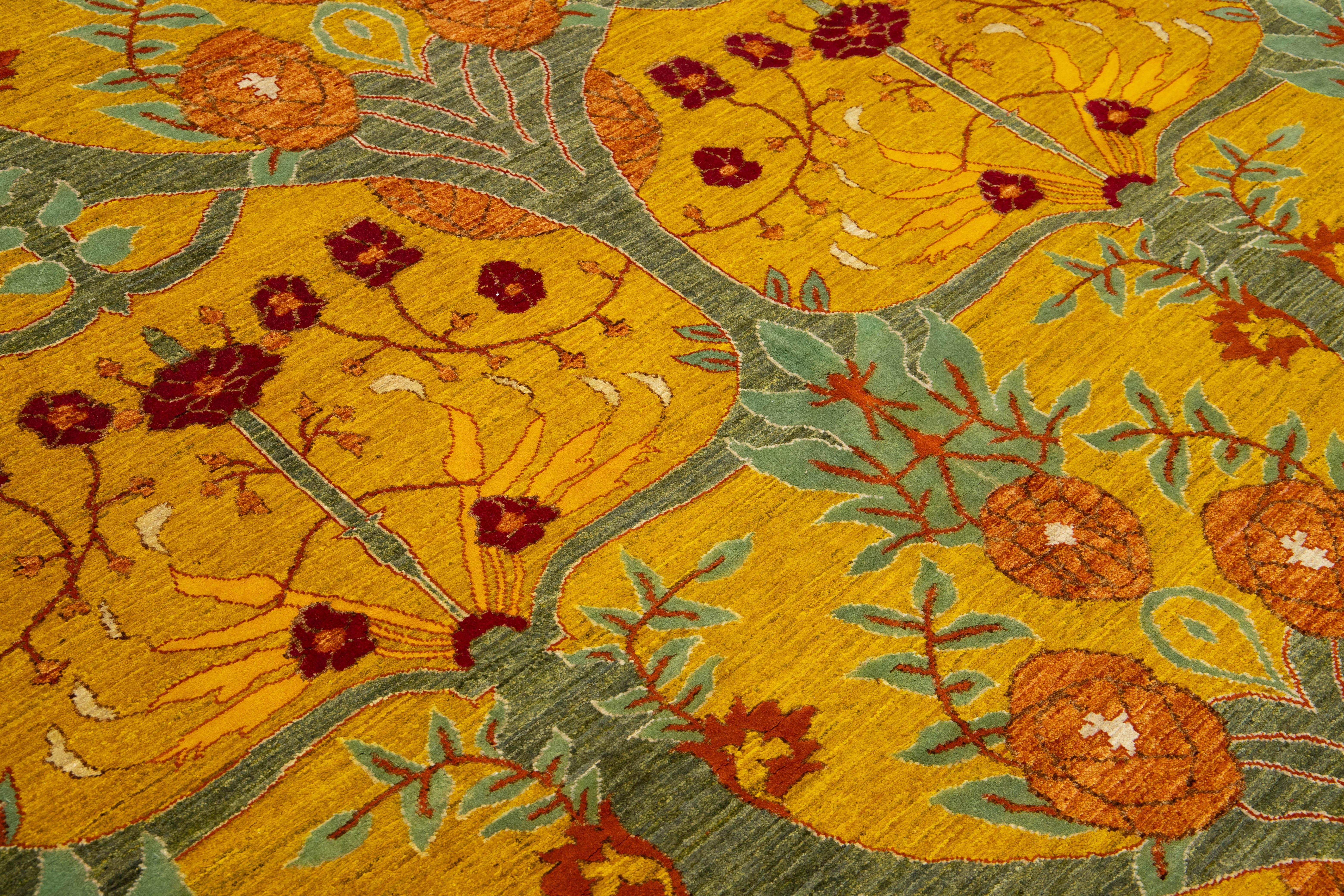 Laine Tapis en laine de style oushak moderne Goldenrod avec motif Allover en vente