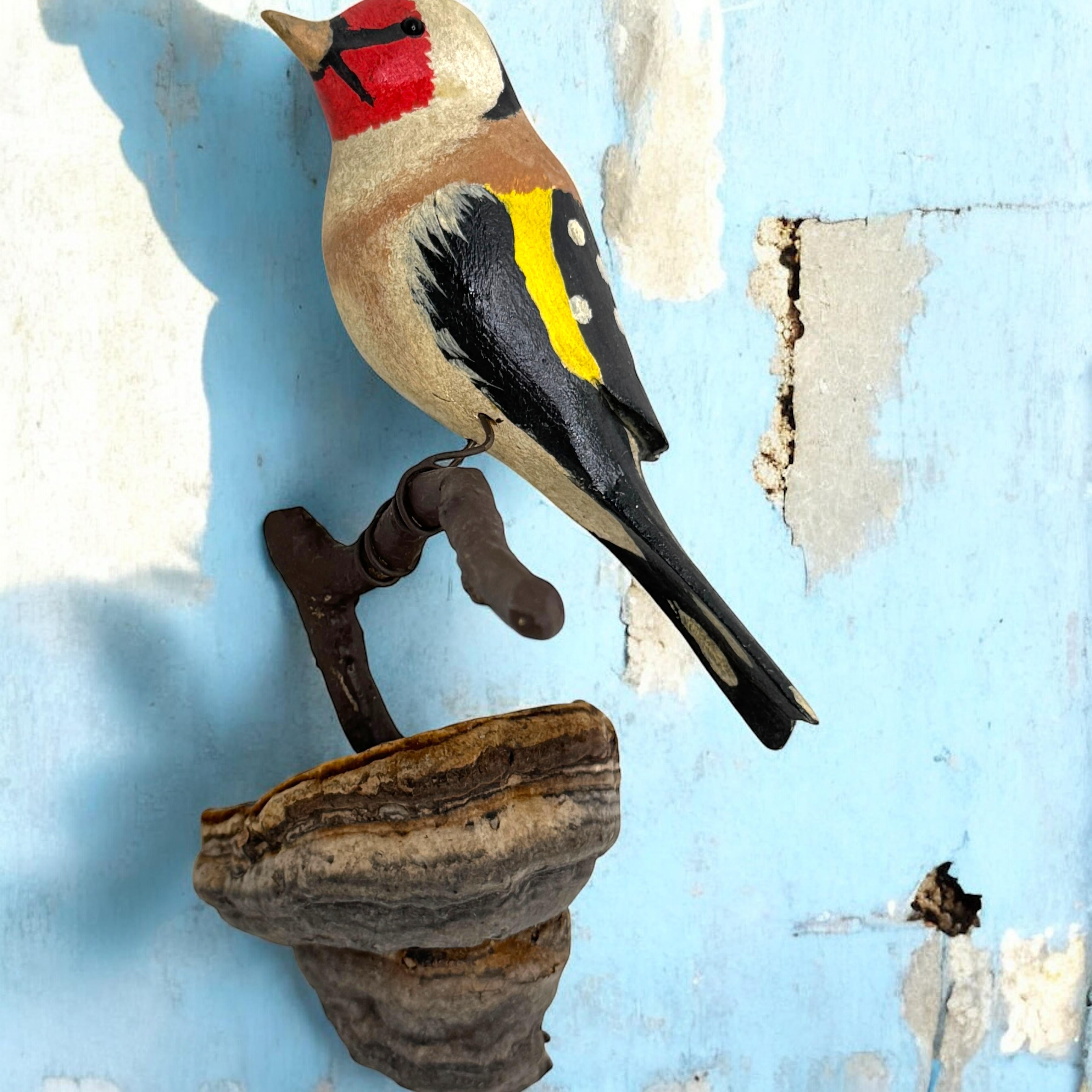 Jilguero Vichtauer Pájaro de madera tallada a mano Arte popular de la Selva Negra, Austria, años 20 en venta 7