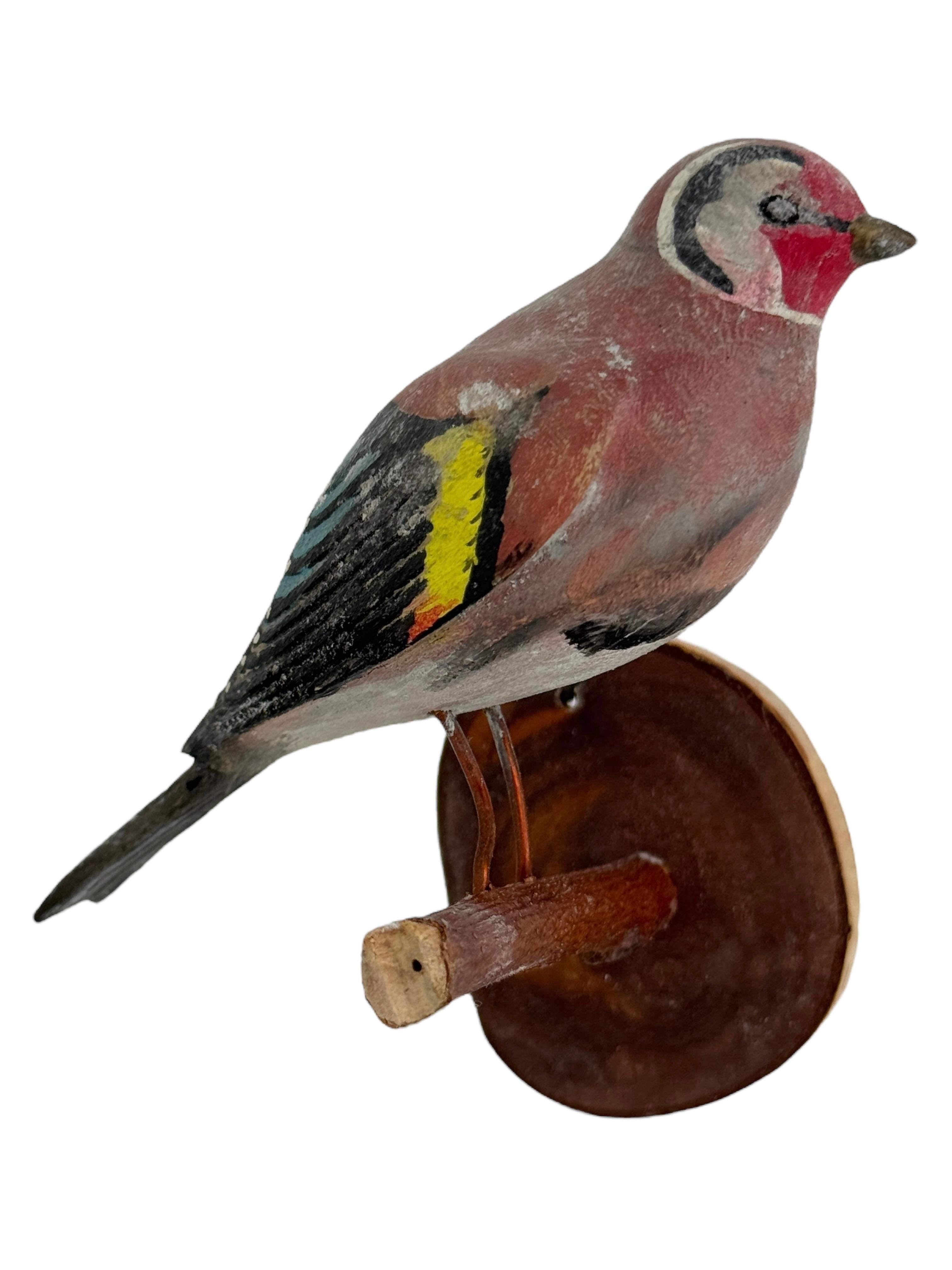 Jilguero Vichtauer Pájaro de madera tallada a mano Arte popular de la Selva Negra, Austria, años 20 Bosque negro en venta