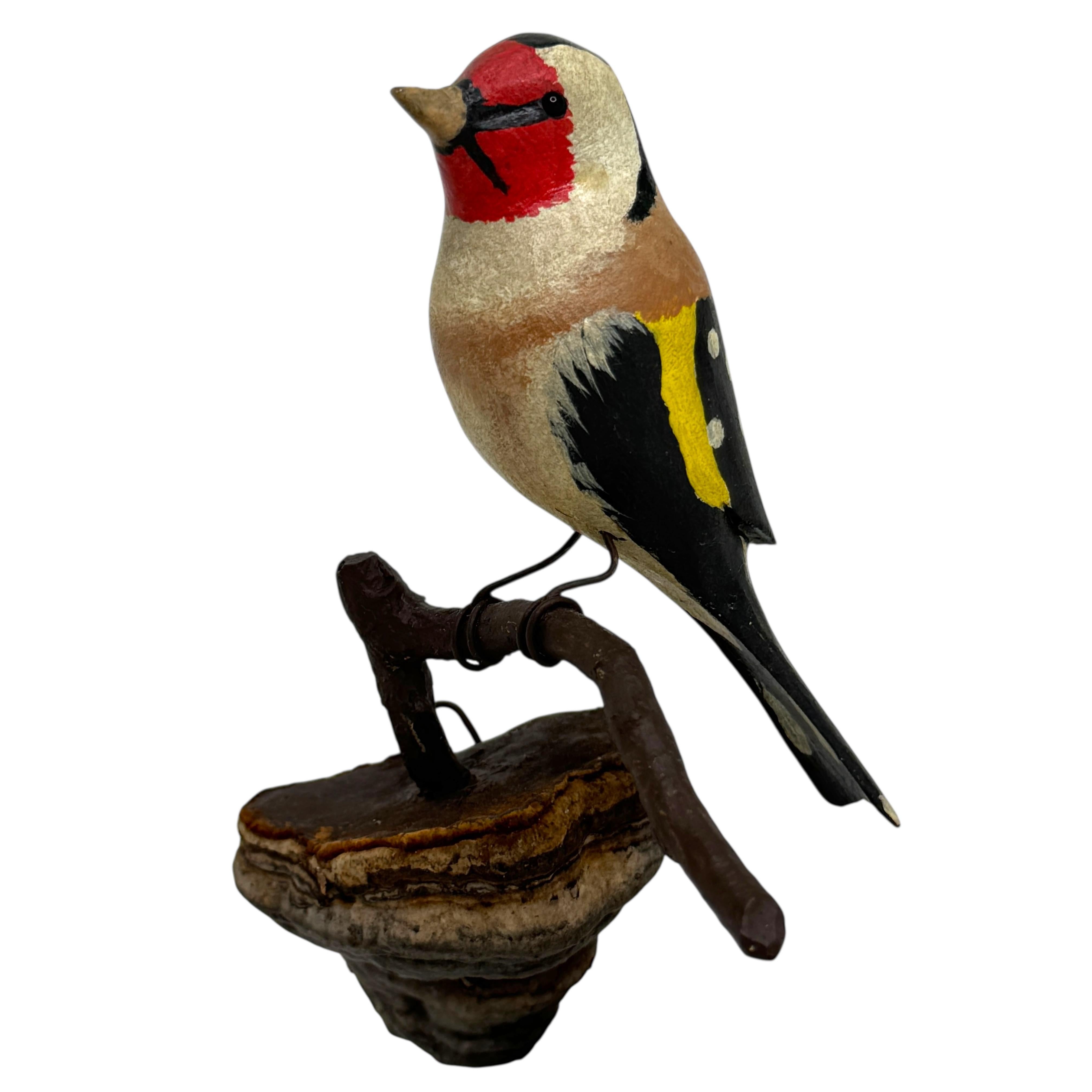 Jilguero Vichtauer Pájaro de madera tallada a mano Arte popular de la Selva Negra, Austria, años 20 Austríaco en venta