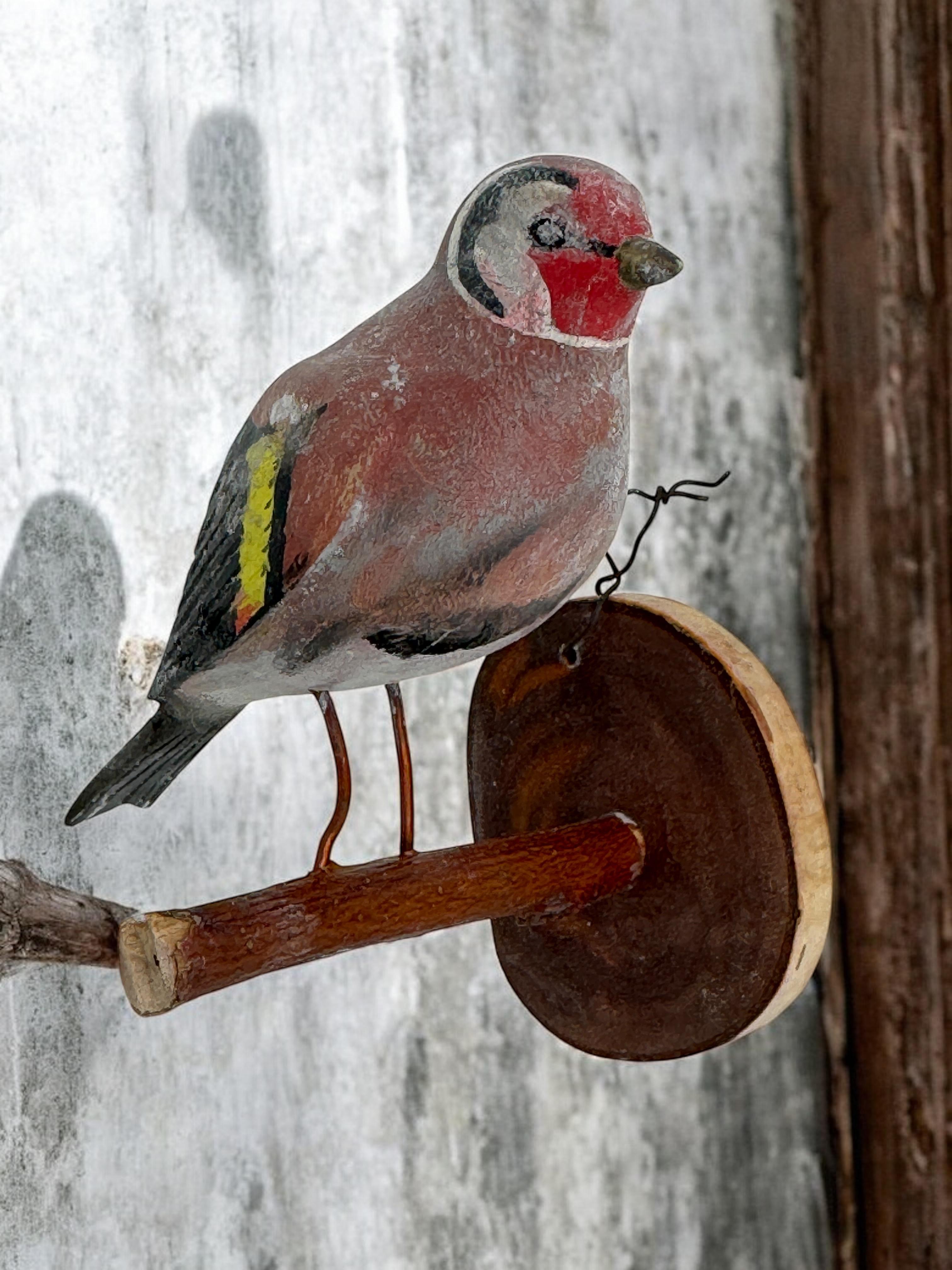 Jilguero Vichtauer Pájaro de madera tallada a mano Arte popular de la Selva Negra, Austria, años 20 principios del siglo XX en venta