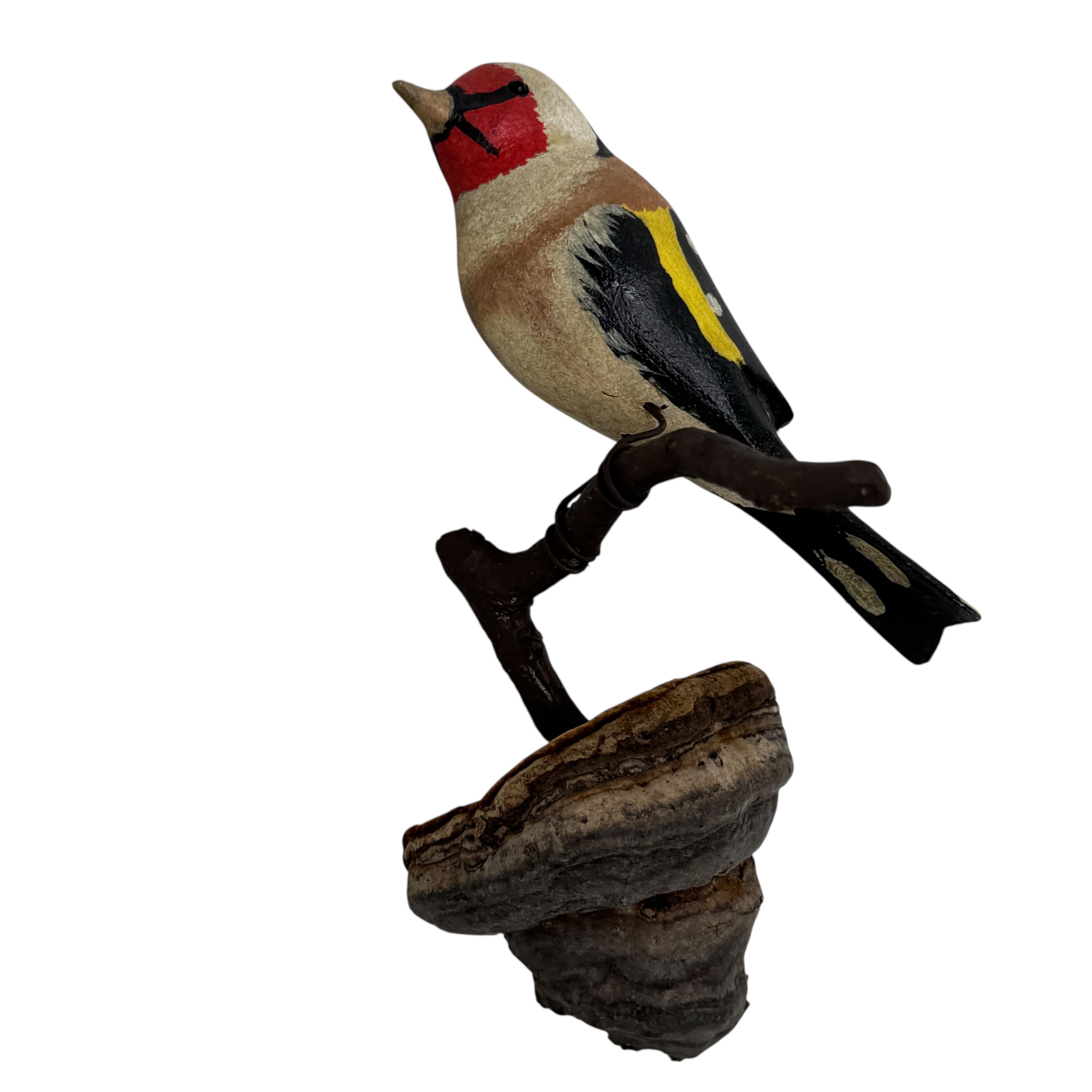 Jilguero Vichtauer Pájaro de madera tallada a mano Arte popular de la Selva Negra, Austria, años 20 Madera en venta