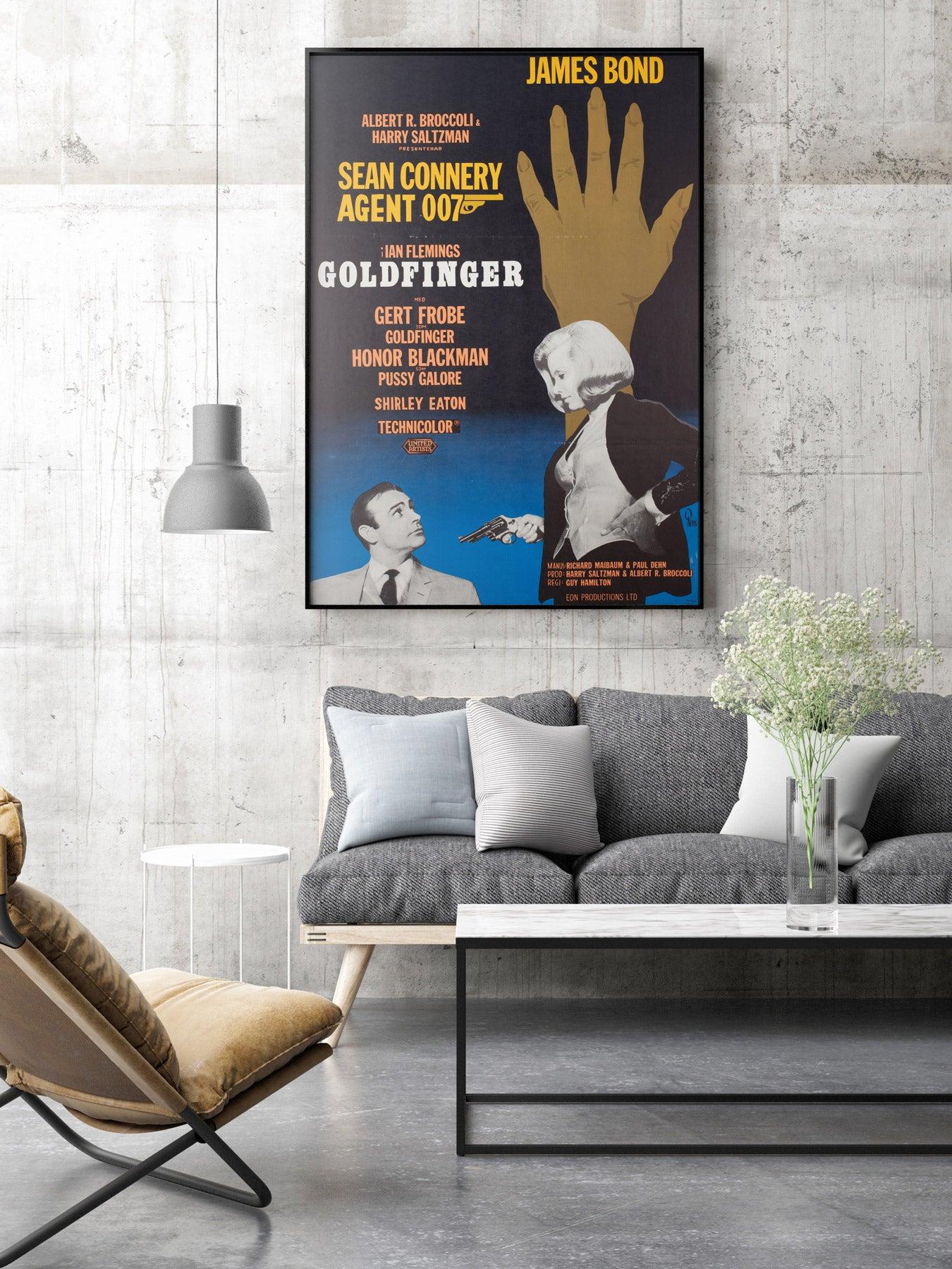 Eines unserer Lieblingsfilmplakate für einen der besten James Bond-Filme, Goldfinger. Abergs Design für das super seltene Original aus dem Jahr 1965 zeigt fantastische Bilder von Sean Connery und Honor Blackman neben wunderbar zeitgenössischer