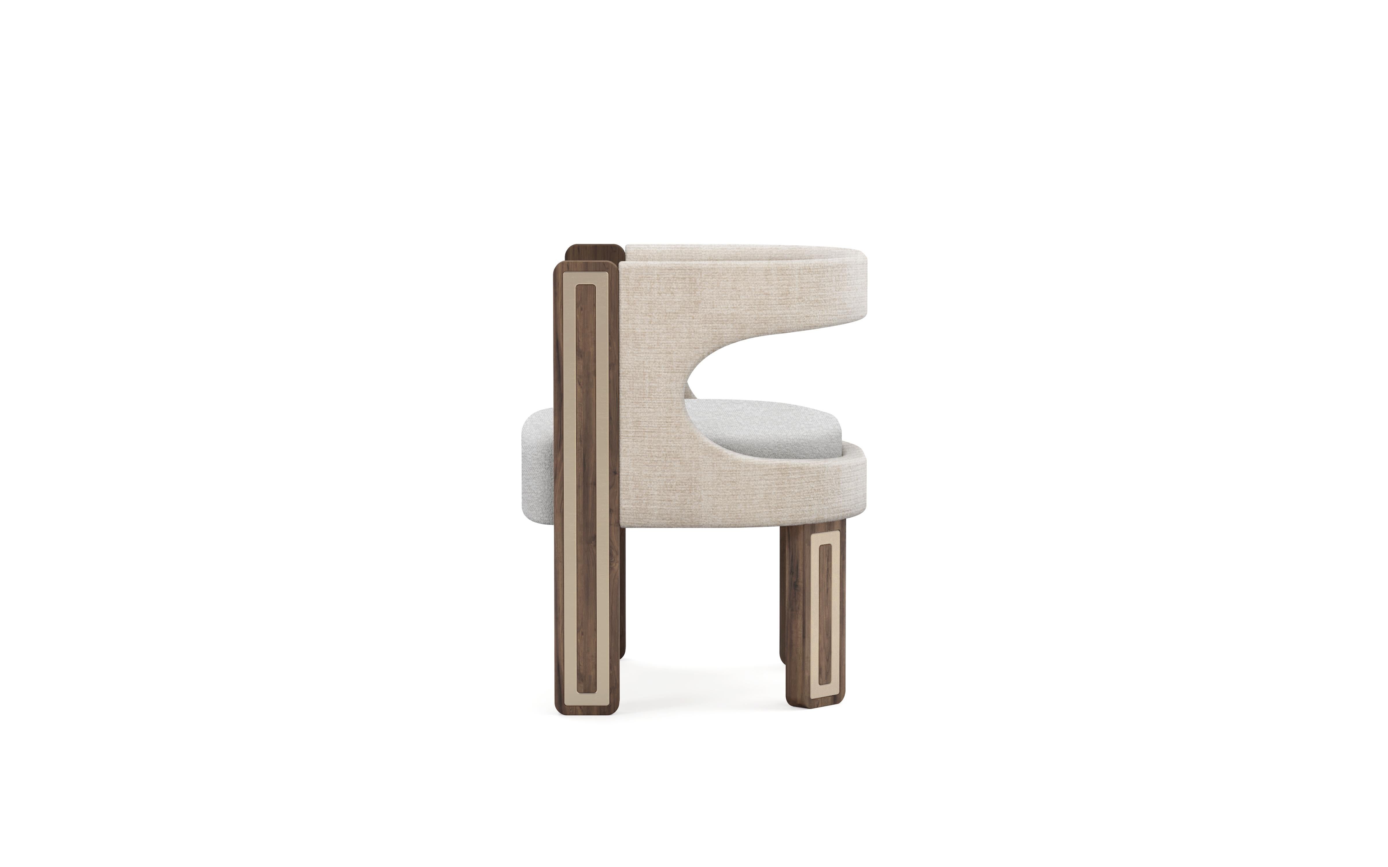 Goldie Dining Chair by Nolita Harbour in Velvet Upholstery with Walnut and Brass Hecho a mano en venta