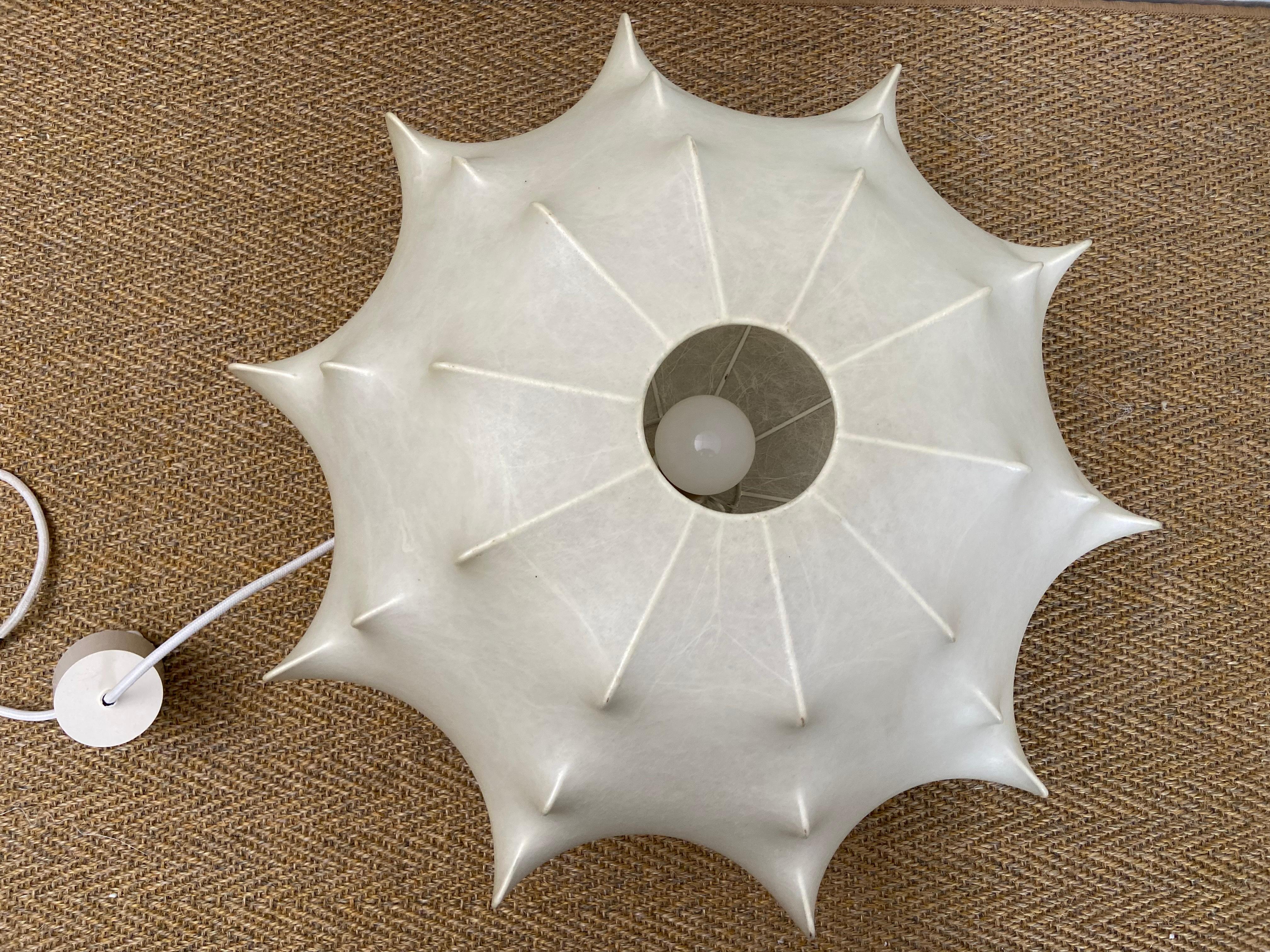 Goldkant Cocoon-Leuchte im Stil von Achille & Pier Giacomo Castiglioni Taraxacum S 1