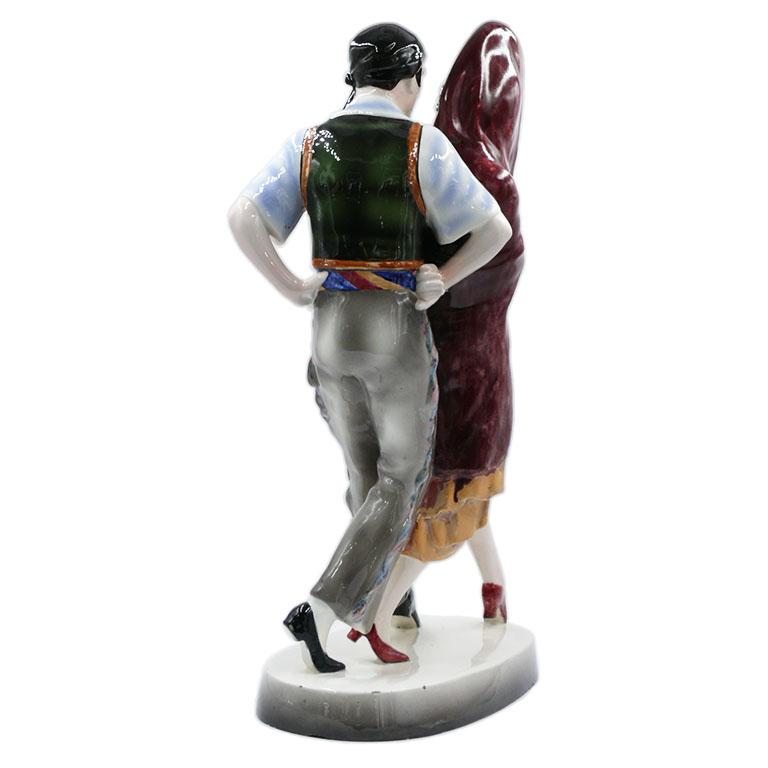 Ceramica Art Deco Goldscheider
Scultura di una coppia che balla
Motivo delle ballerine spagnole
Circa 1930, Vienna, Austria
Ottime condizioni, nessuna crepa o scheggiatura, nessun restauro
Contrassegnato, sigillato e numerato sulla base
Firmato dal