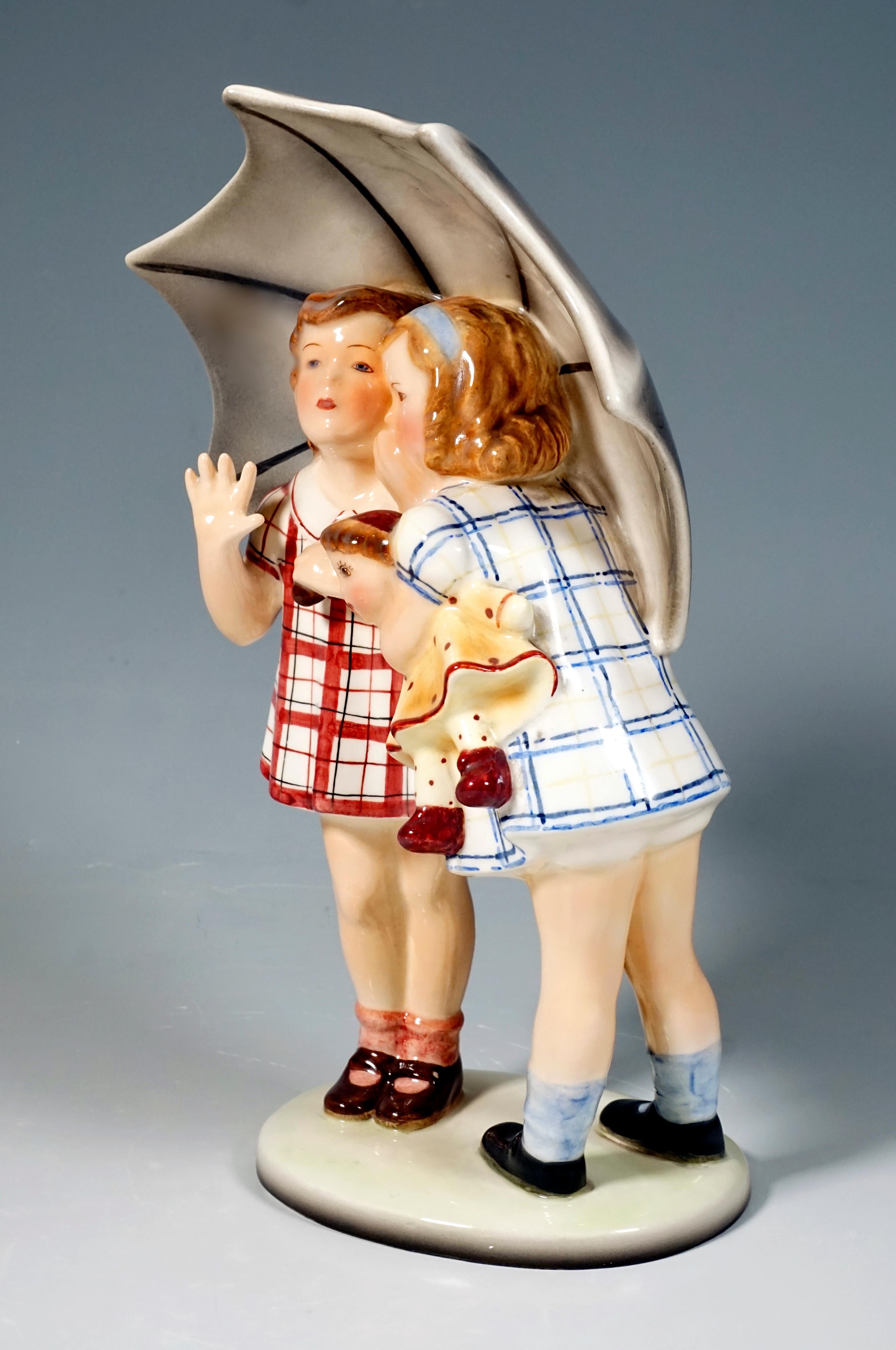 Dipinto a mano Gruppo di bambini Goldscheider Art Déco 'Secret' di Stephan Dakon, 1940 ca. in vendita