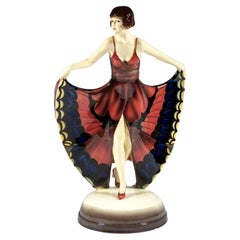 Bailarina Goldscheider Art Déco con vestido de mariposa, por Josef Lorenzl, hacia 1928