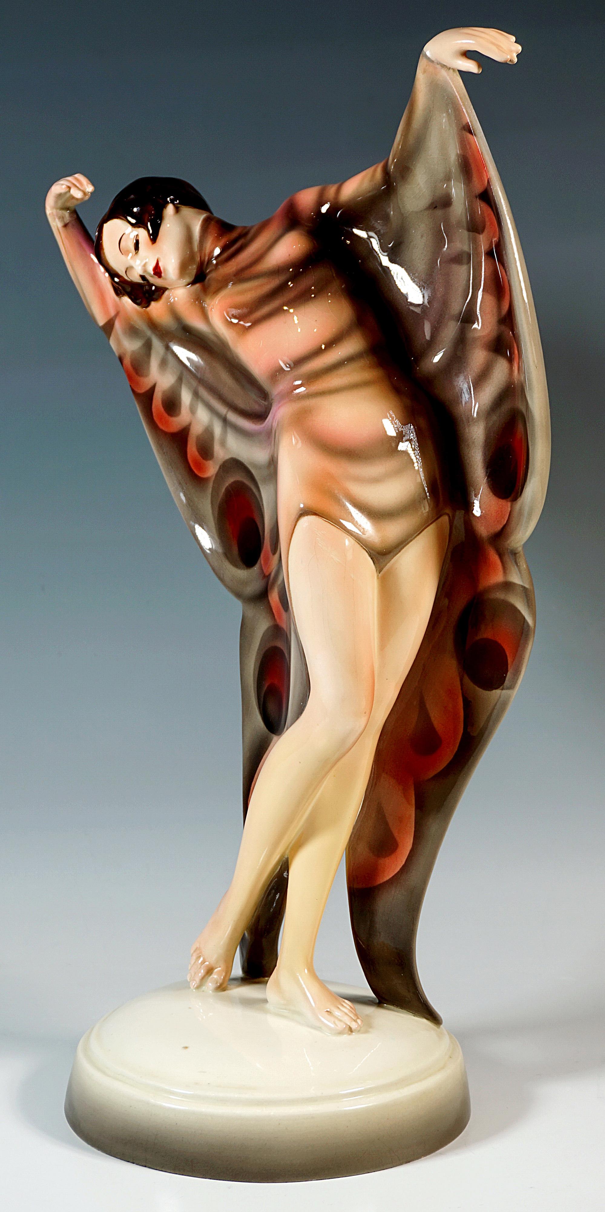 Fait main Danseuse Art Déco en robe papillon, par Josef Lorenzl, vers 1930 en vente