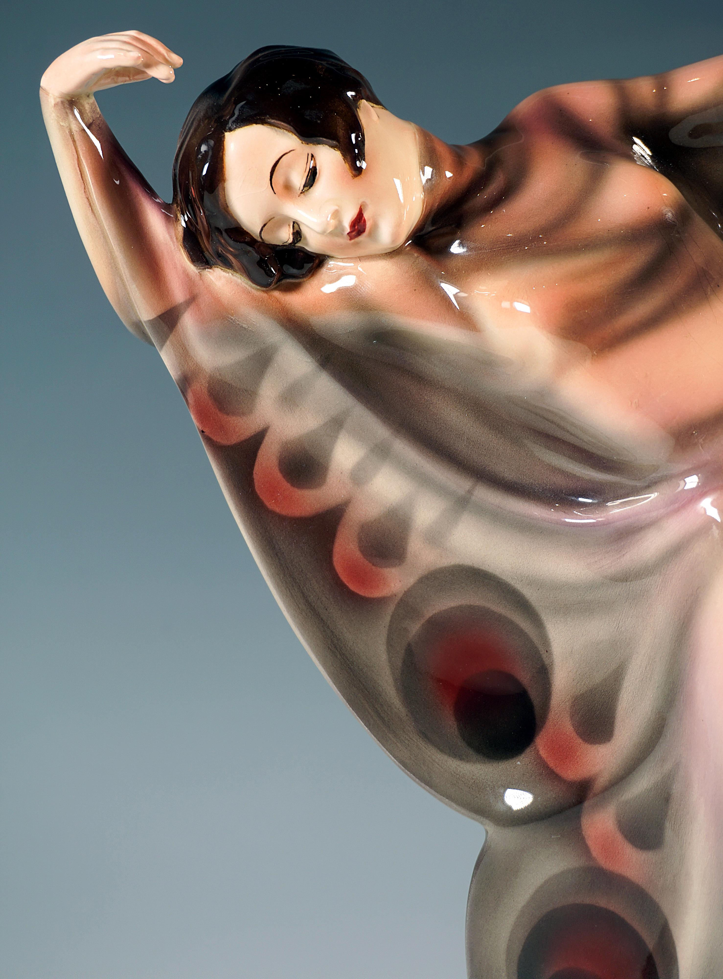 Danseuse Art Déco en robe papillon, par Josef Lorenzl, vers 1930 Excellent état - En vente à Vienna, AT