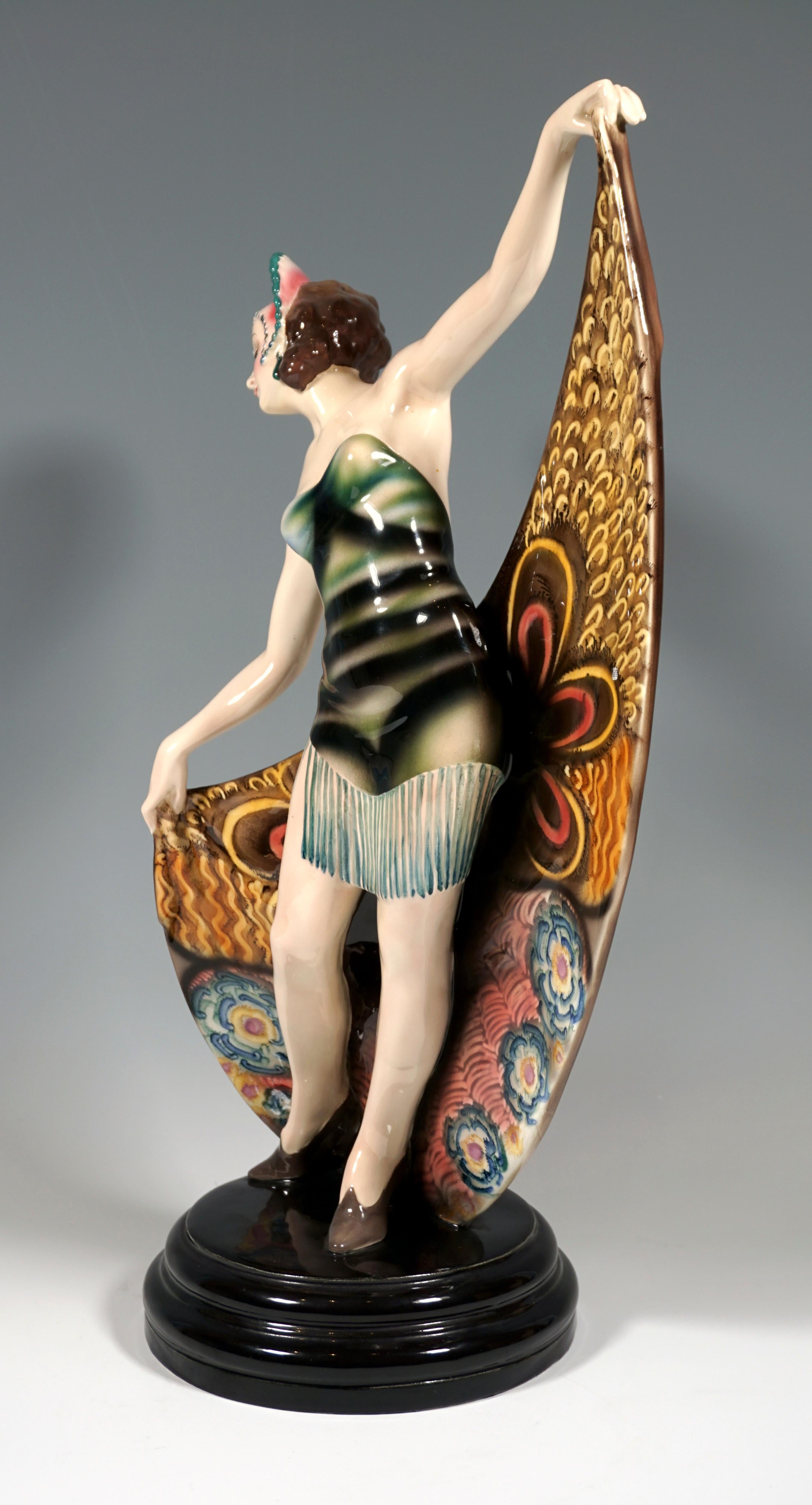 Peint à la main Danseuse Art déco avec casque et écharpe de Josef Lorenzl, ca. 1925 en vente