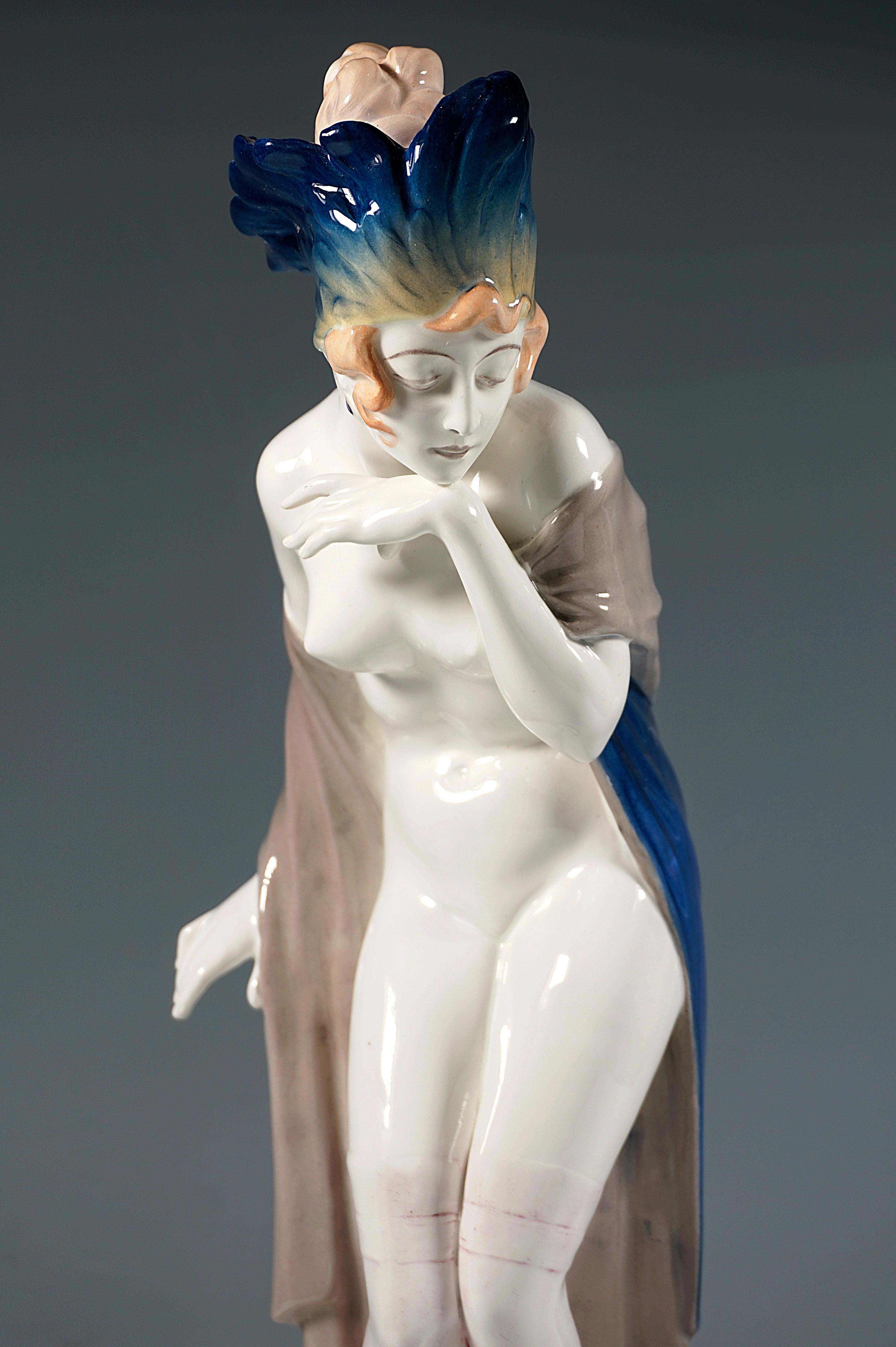 Goldscheider Art Déco Figur 'Faszination', Tänzerin mit Kopfschmuck von W. Thomasch (Art déco) im Angebot