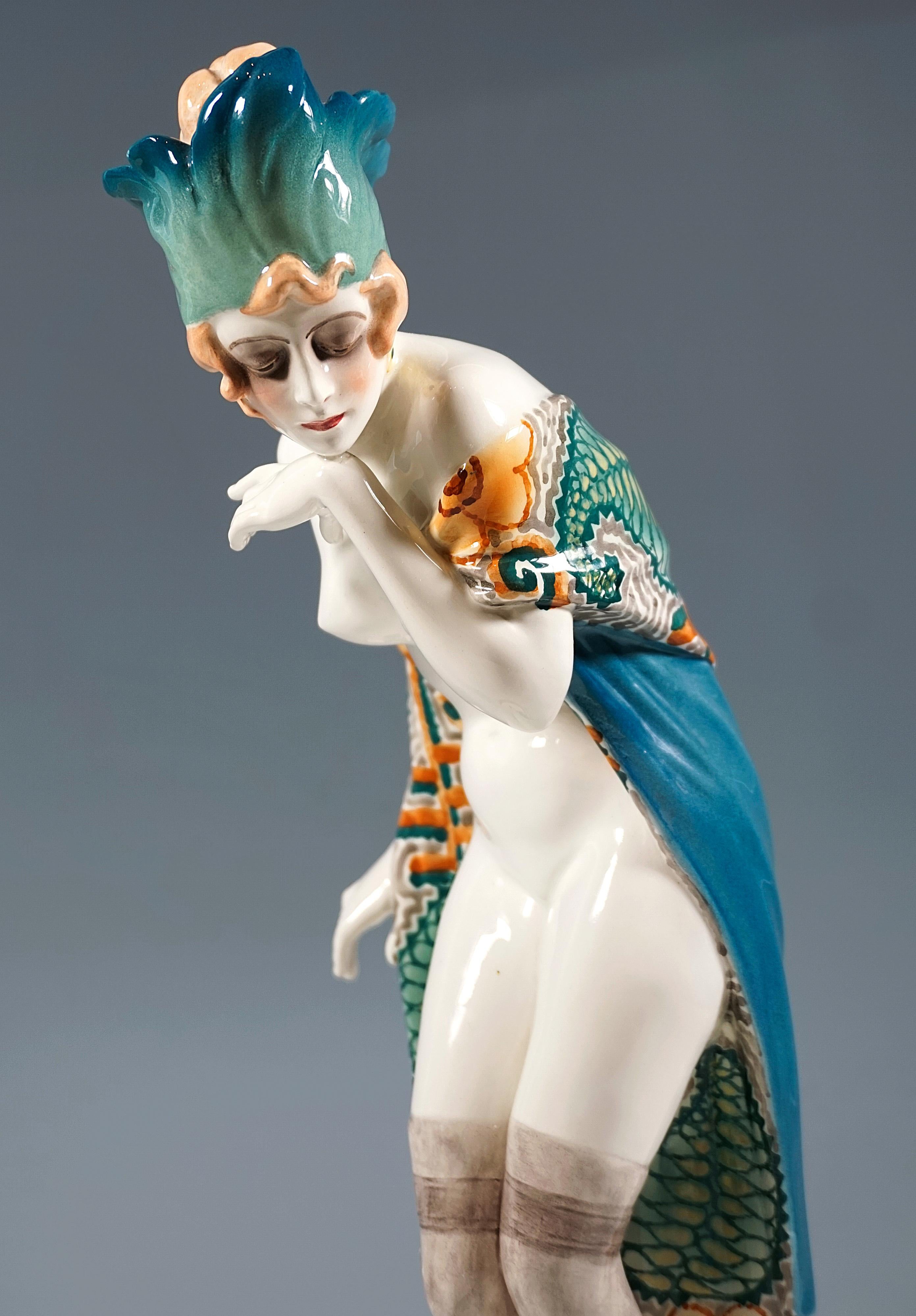 Goldscheider Figura Art Déco 'Fascinación', Bailarina con tocado de W. Thomasch en Bueno estado para la venta en Vienna, AT