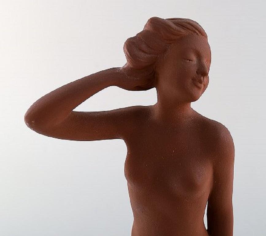 Figure Art déco d'une femme nue en argile rouge partiellement émaillée Goldscheider Bon état - En vente à Copenhagen, DK