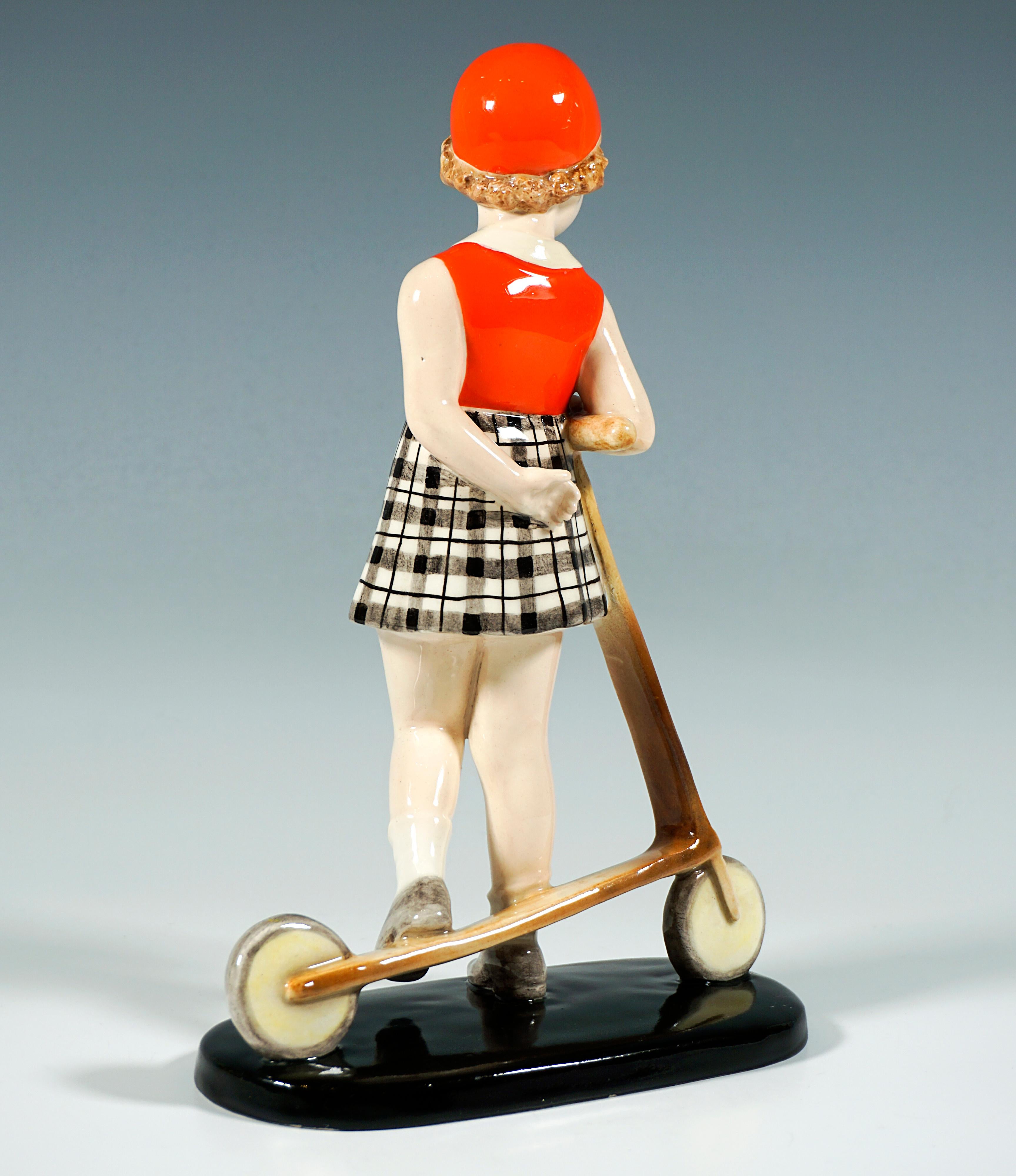 Art déco Goldscheider Art Déco Figure, 'Triton', fille avec scooter, par Dakon, vers 1939 en vente