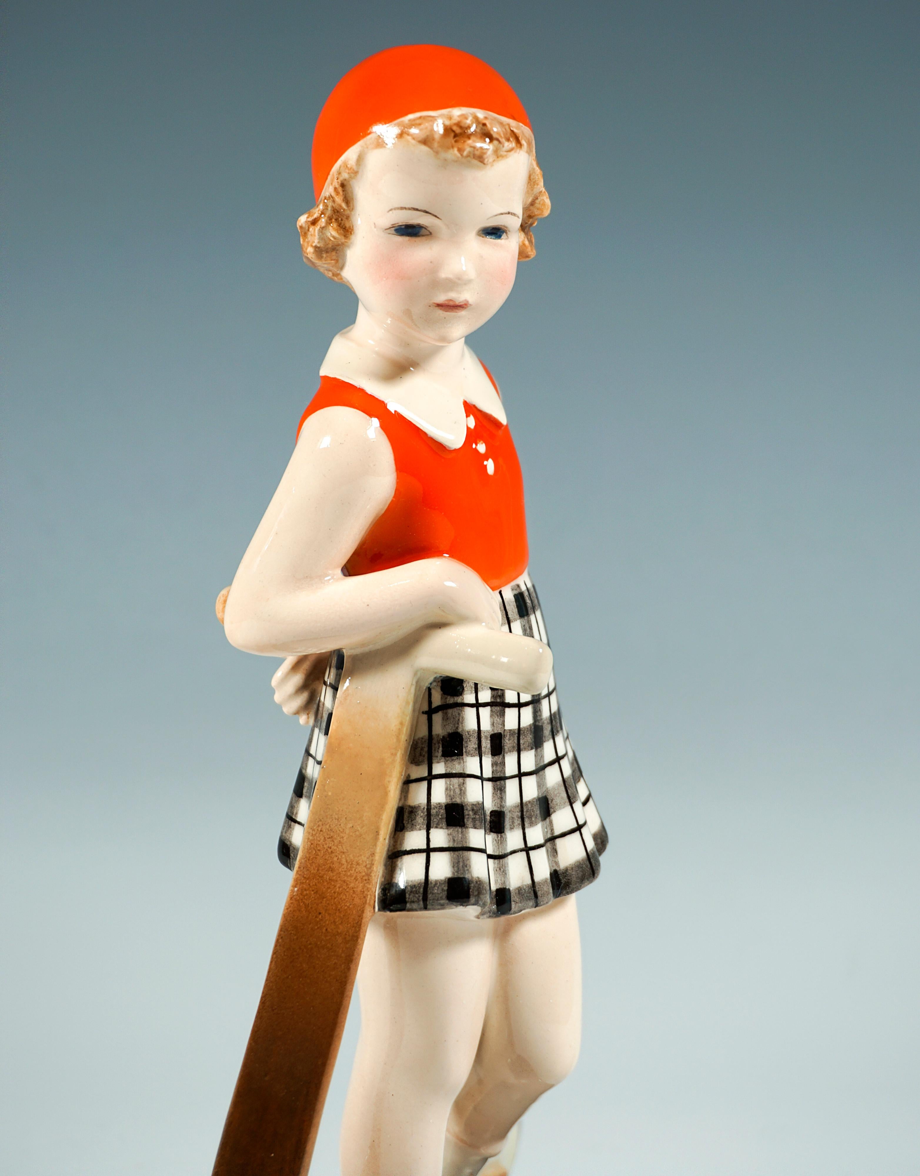 Fait main Goldscheider Art Déco Figure, 'Triton', fille avec scooter, par Dakon, vers 1939 en vente