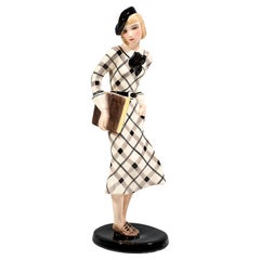 Figurine Art Déco Goldscheider, Fille avec béret et dossier, Claire Weiss, c 1935