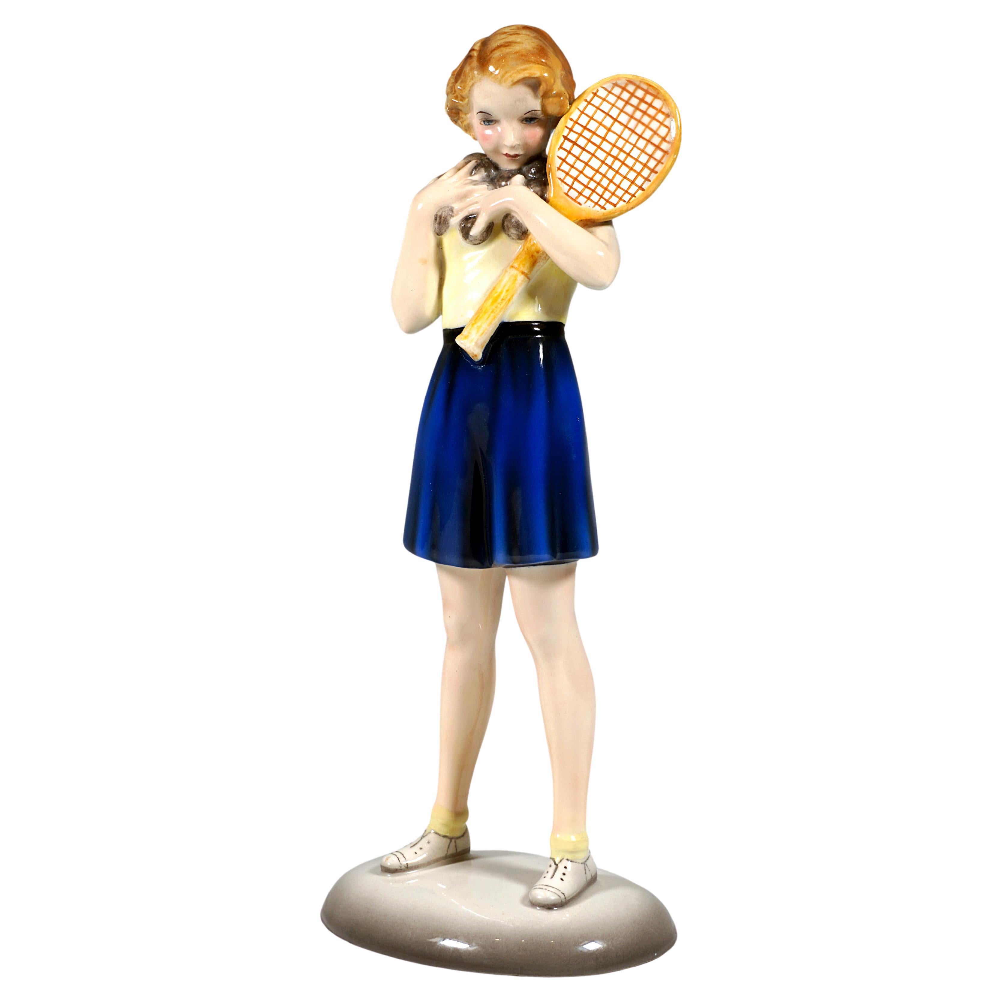 Goldscheider Art Déco Figurine 'Tennis' Girl Holding Balls, Dakon, Vienna c 1939 en vente