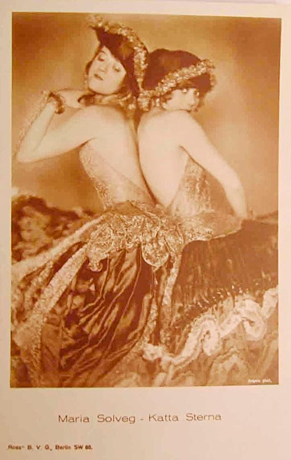  Goldscheider Art Déco Group 'Twin Dancers in Phantasy Costume', Lorenzl ca 1926 For Sale 3