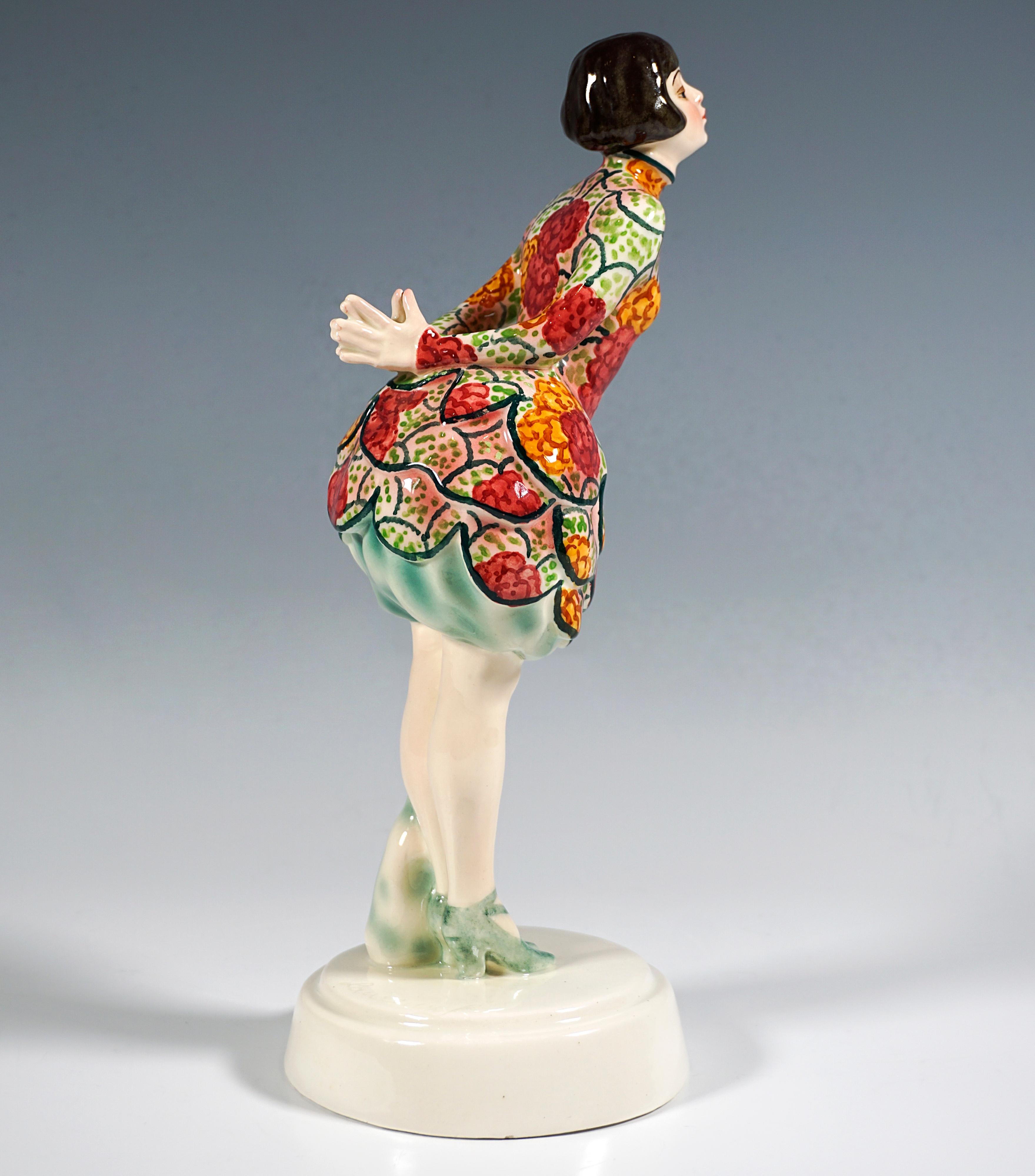 Art déco Goldscheider Art Déco Pierrette debout dans une jupe ballon, par J. Lorenzl, c 1924 en vente