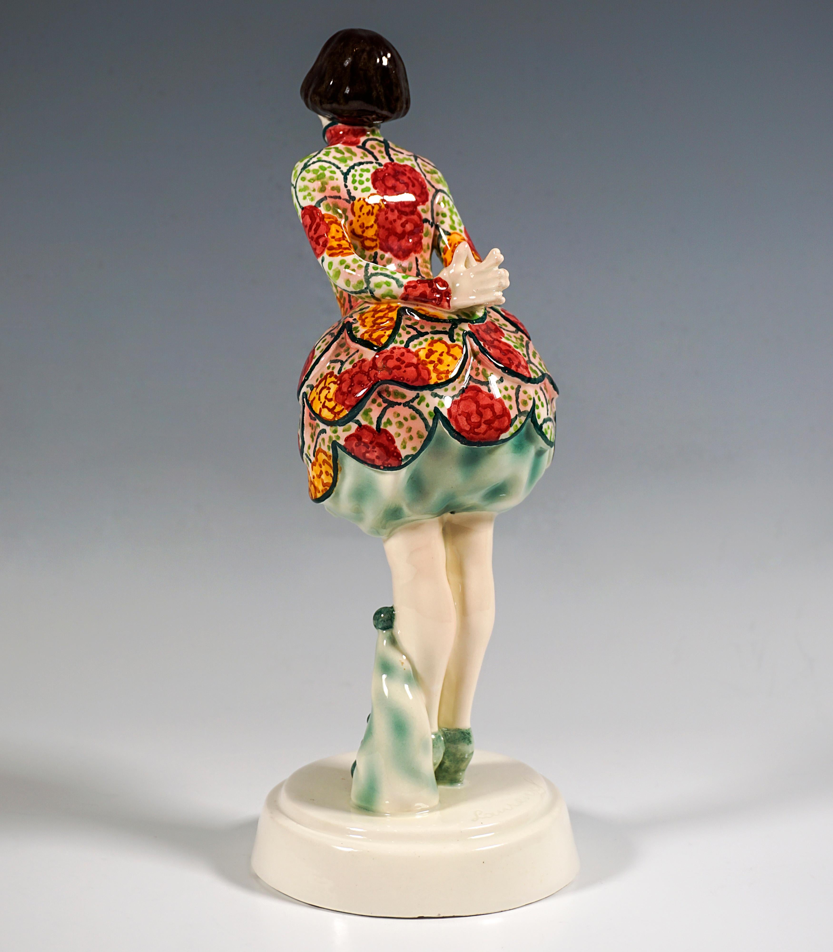 Autrichien Goldscheider Art Déco Pierrette debout dans une jupe ballon, par J. Lorenzl, c 1924 en vente