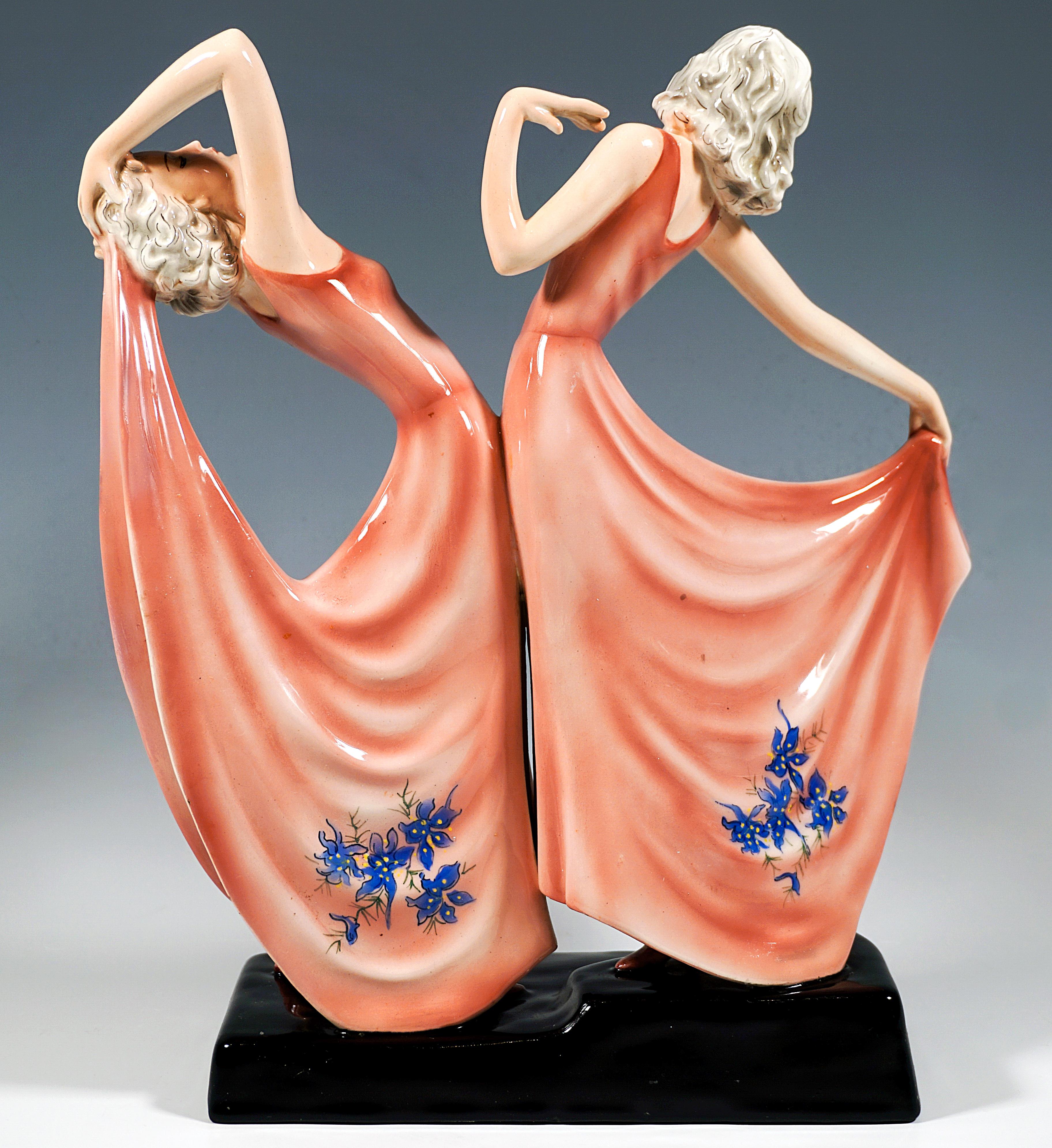Fatto a mano Ballerine gemelle Goldscheider Art Déco 'Dolly Sisters', di Stephan Dakon, 1939 ca. in vendita