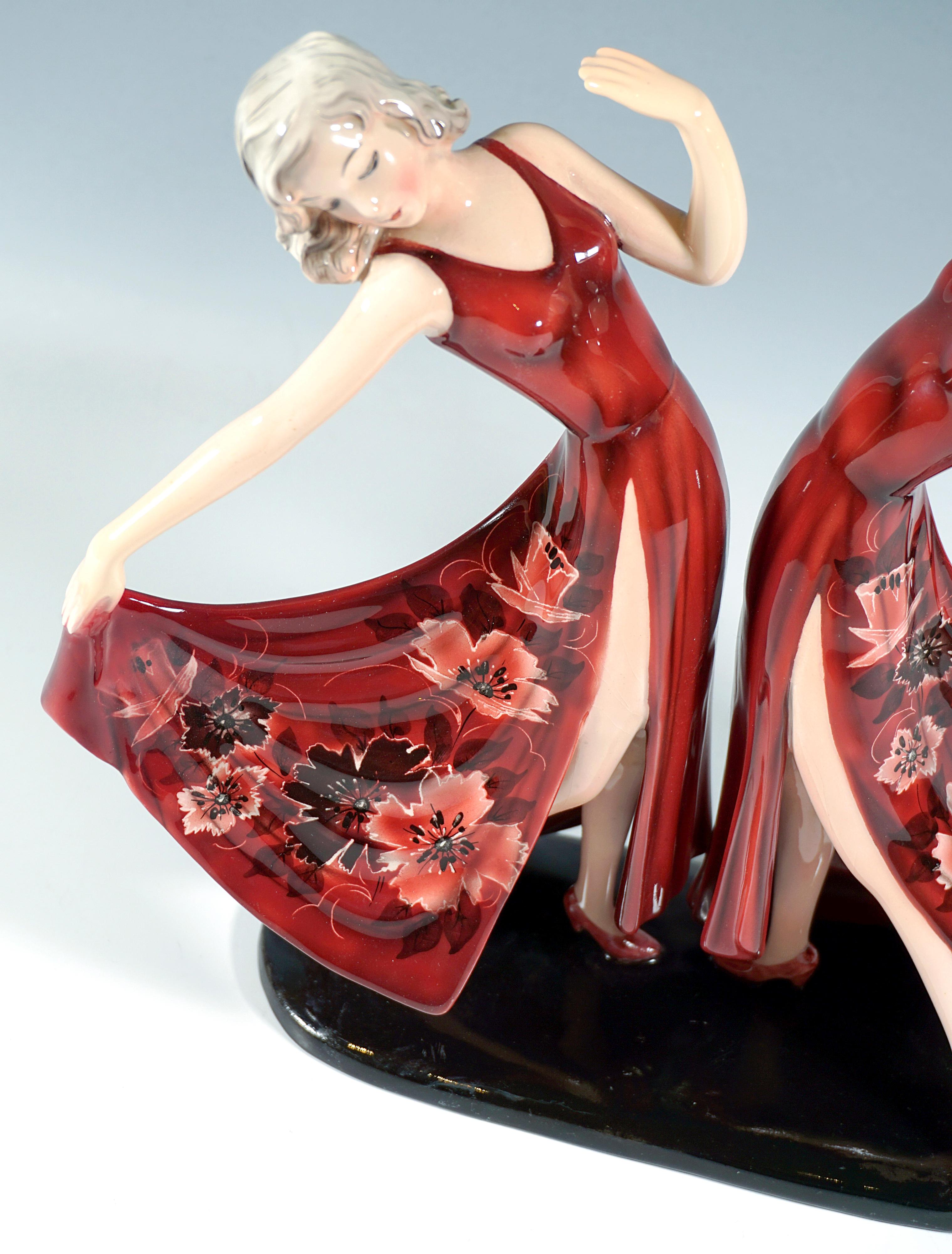 Metà XX secolo Ballerine gemelle Goldscheider Art Déco 'Dolly Sisters', di Stephan Dakon, 1939 ca. in vendita