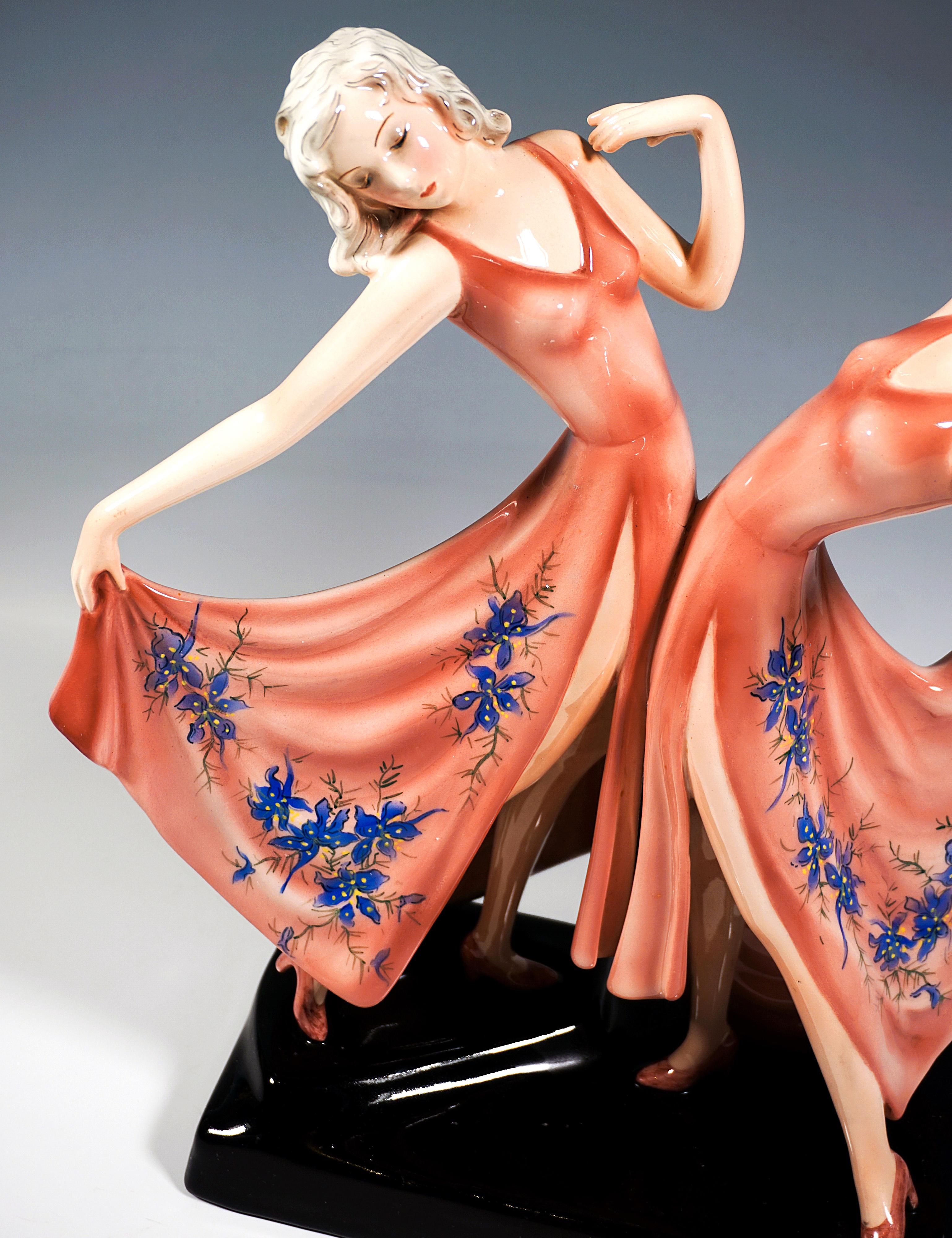 Metà XX secolo Ballerine gemelle Goldscheider Art Déco 'Dolly Sisters', di Stephan Dakon, 1939 ca. in vendita