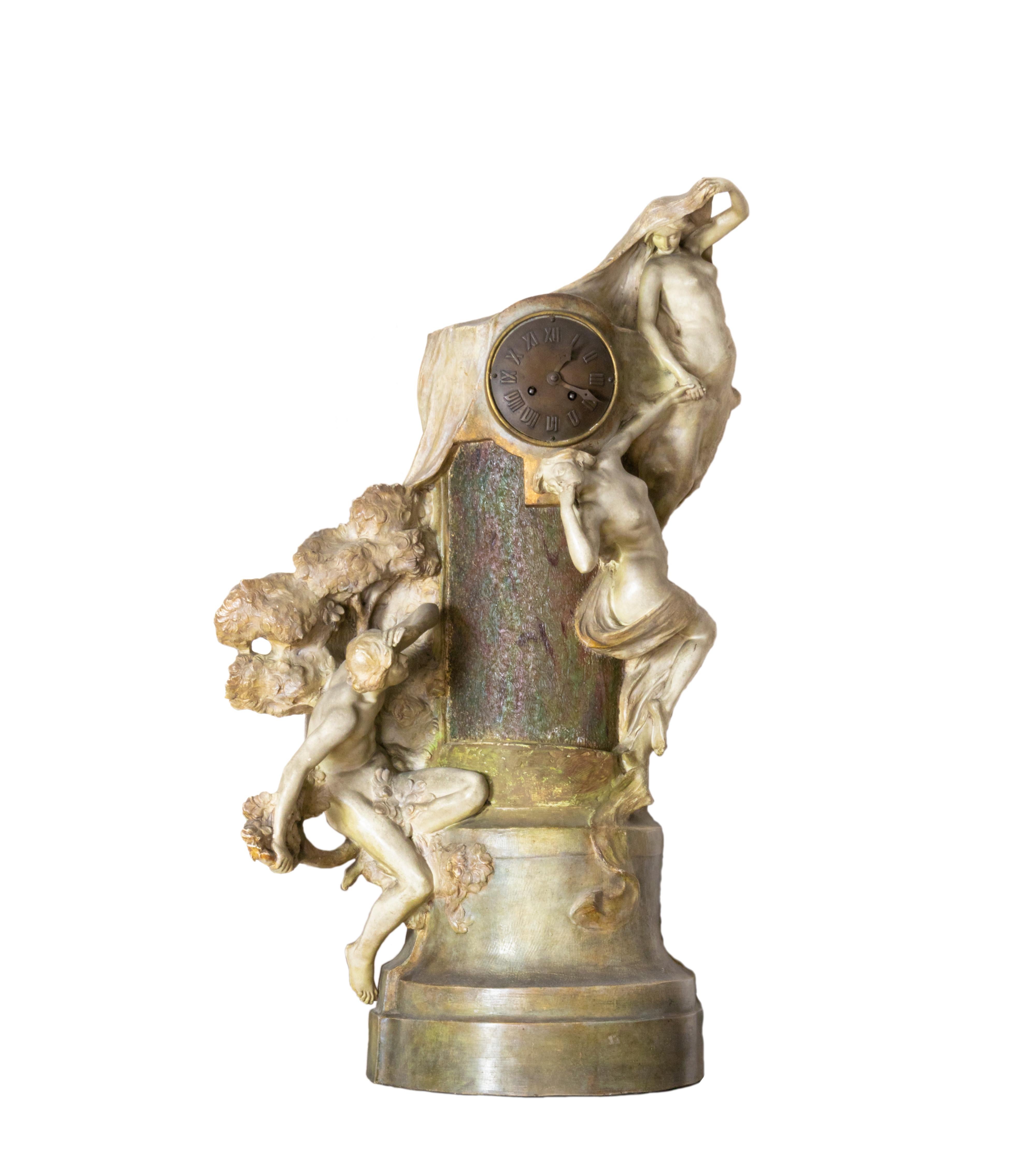Monumentales Werk: Uhr, Lampe und Skulptur; stellt eine Szene dar, in der ein Herr die Musen bewundert. Stellt die 3 Musen dar: die drei ursprünglichen Musen - Melete (
