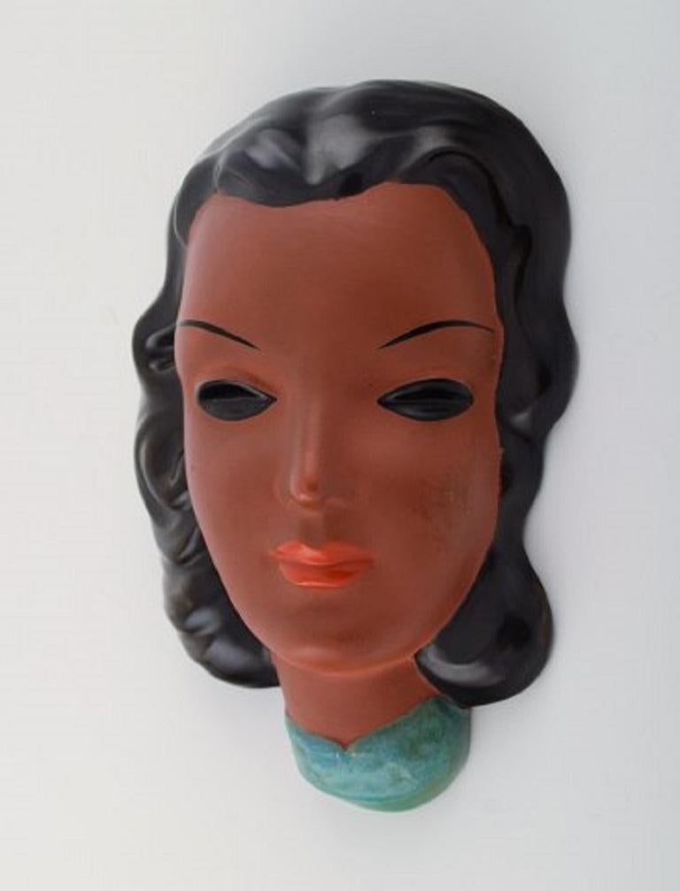 Goldscheider, Austria, Art Deco Female Face in Hand Painted Glazed Ceramics In Good Condition For Sale In Copenhagen, DK