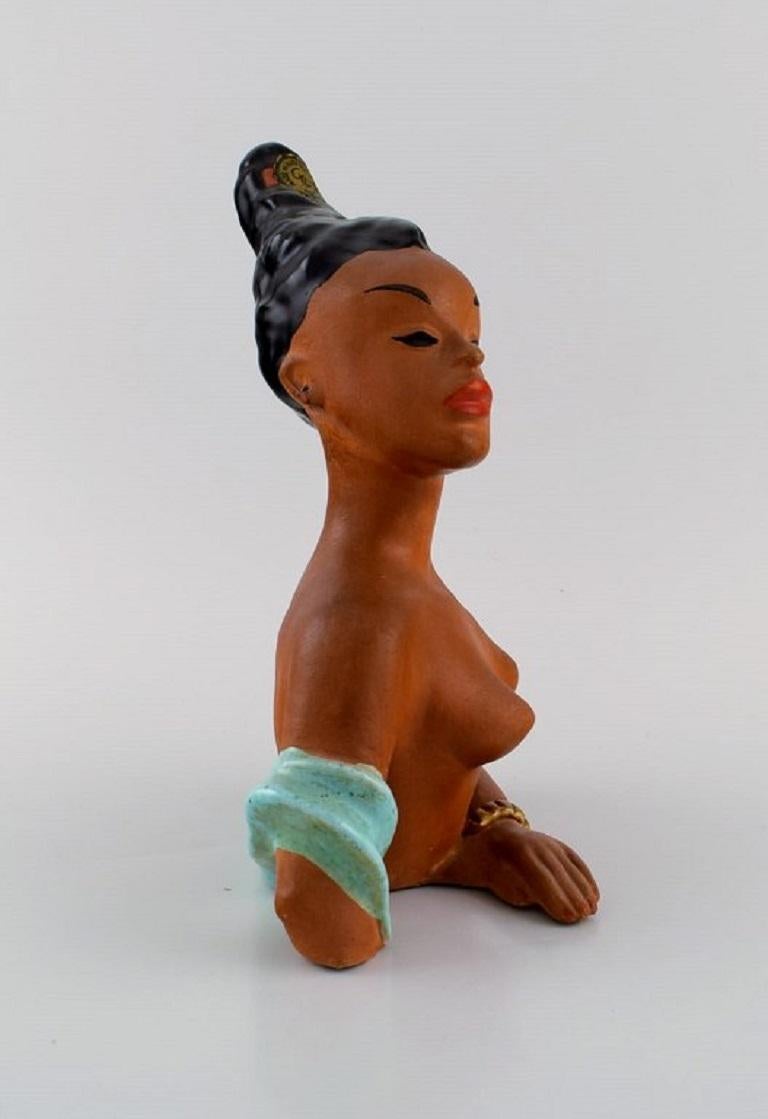 Goldscheider, Österreich, Art-Déco-Figur aus handbemalter und glasierter Keramik (Handbemalt) im Angebot