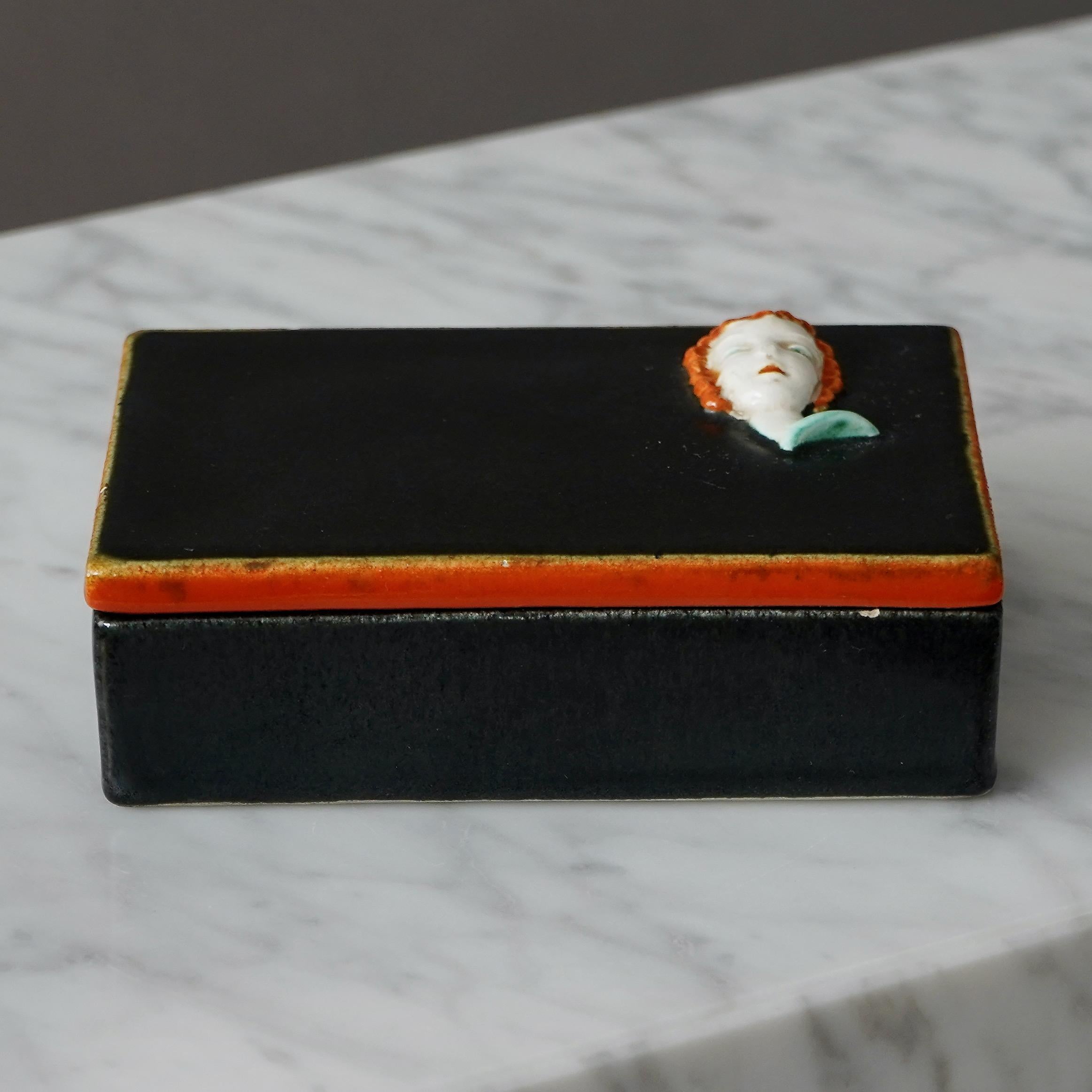 Caja de cerámica Goldscheider de Rudolf Knorlein. Viena, Austria, años 30 en venta 2