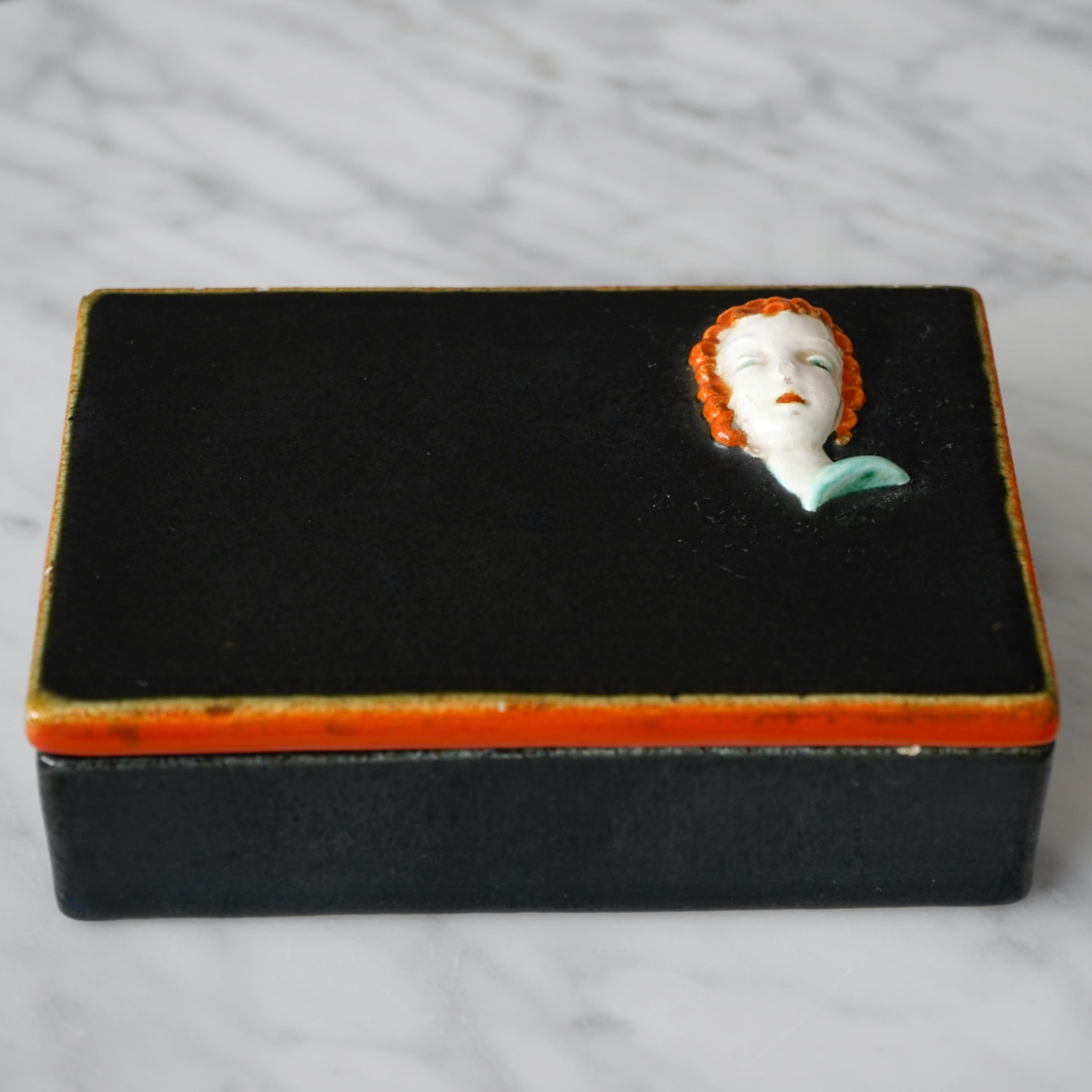 Caja de cerámica Goldscheider de Rudolf Knorlein. Viena, Austria, años 30 en venta 3