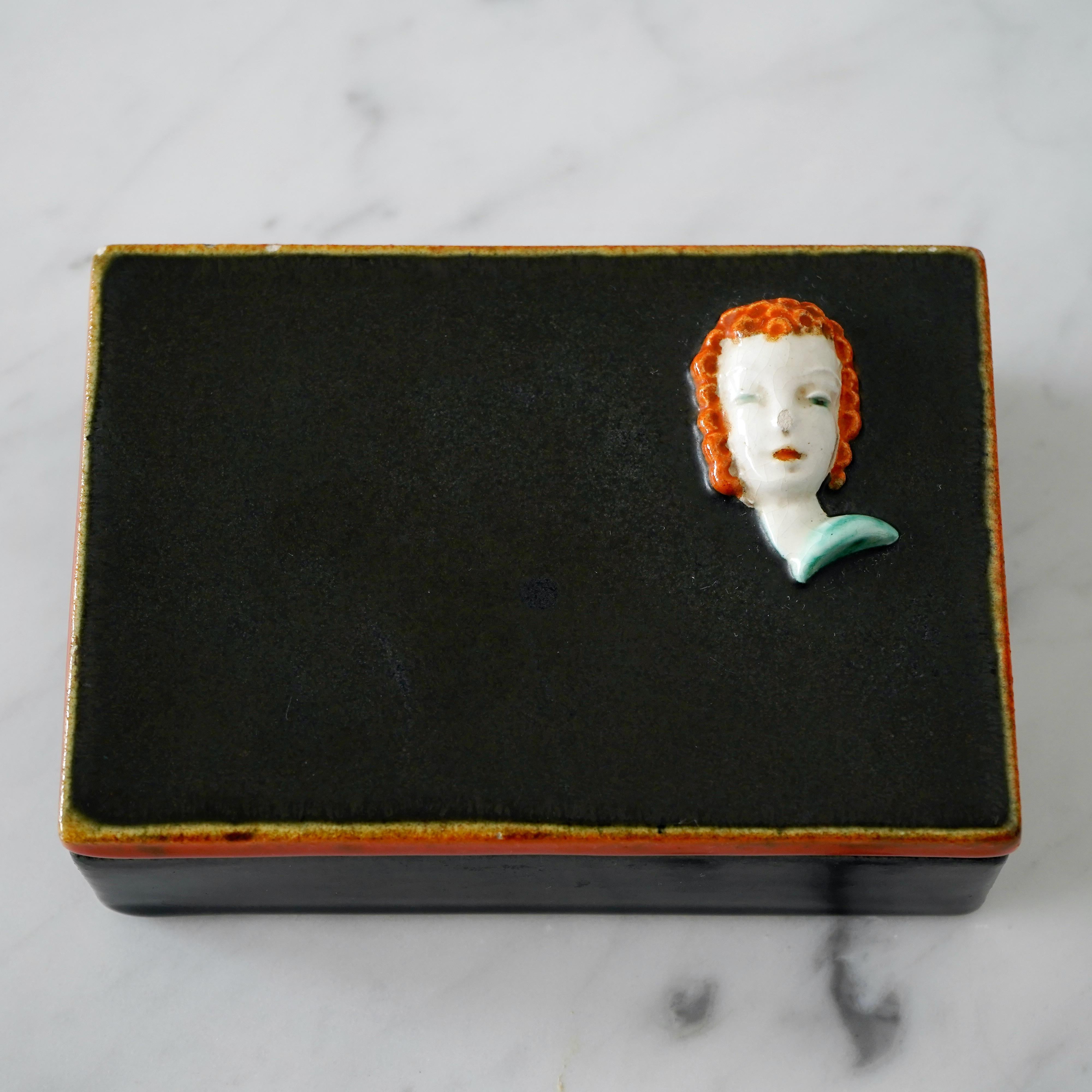 Caja de cerámica Goldscheider de Rudolf Knorlein. Viena, Austria, años 30 en venta 4