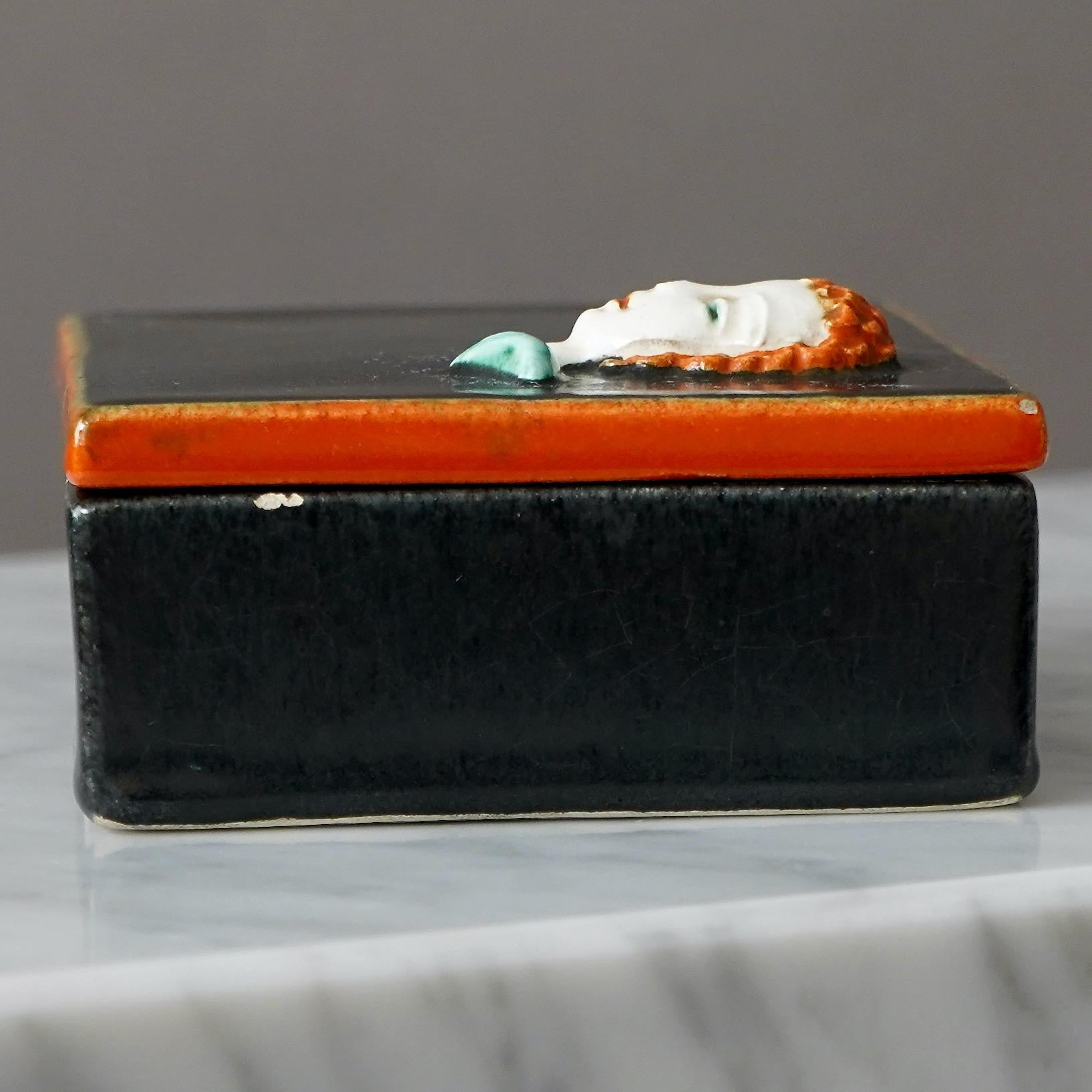 Caja de cerámica Goldscheider de Rudolf Knorlein. Viena, Austria, años 30 Art Decó en venta