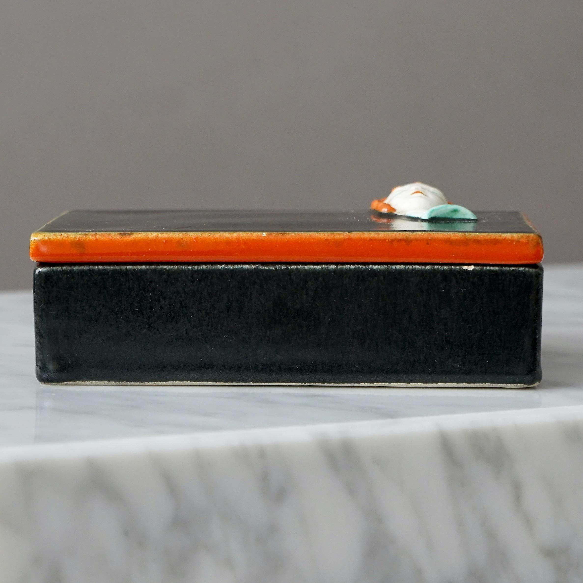Caja de cerámica Goldscheider de Rudolf Knorlein. Viena, Austria, años 30 mediados del siglo XX en venta