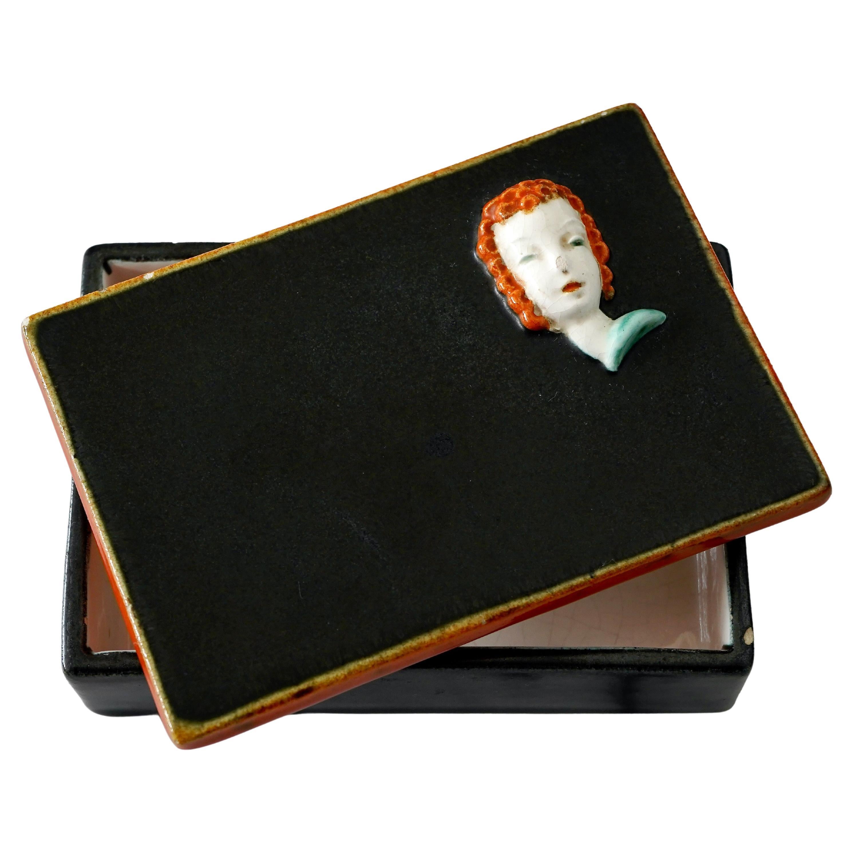 Caja de cerámica Goldscheider de Rudolf Knorlein. Viena, Austria, años 30 en venta