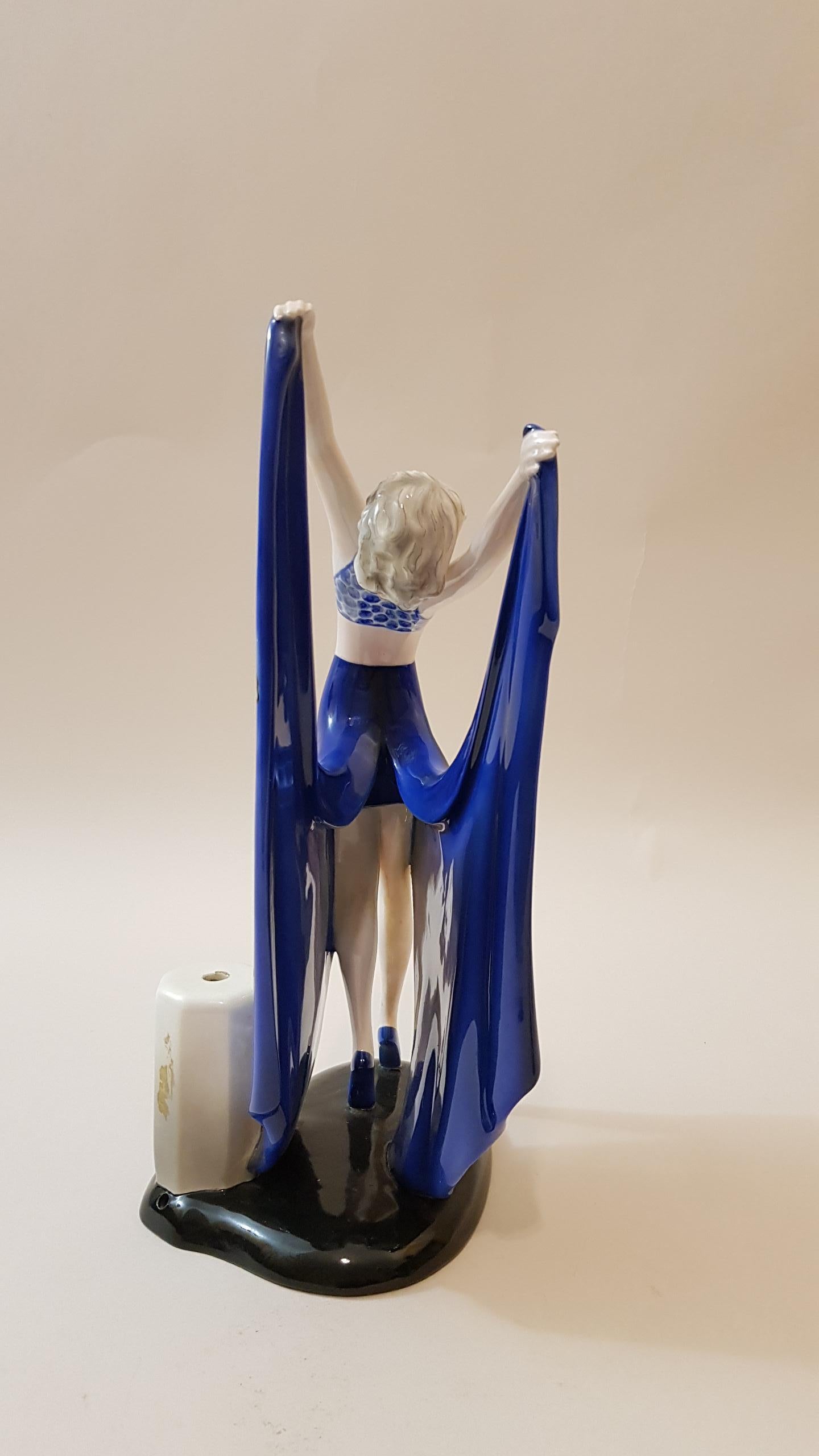 Goldscheider Dakon Stephan Germany Beauty Ceramic Blue Wing Dancer Lamp, 1935 In Good Condition For Sale In Mondovì cn, Italia