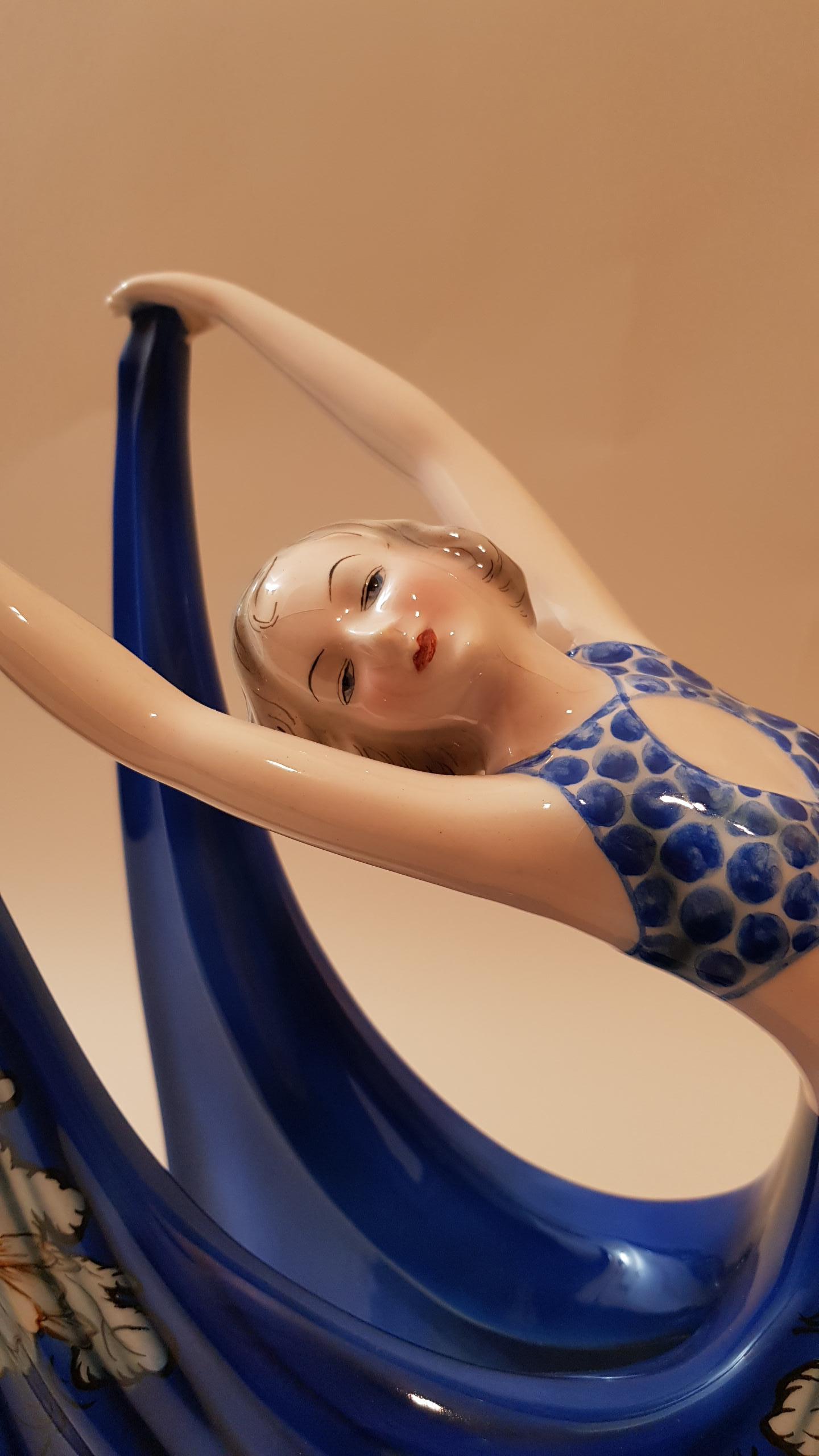 Goldscheider Dakon Stephan Germany Beauty Ceramic Blue Wing Dancer Lamp, 1935 For Sale 1
