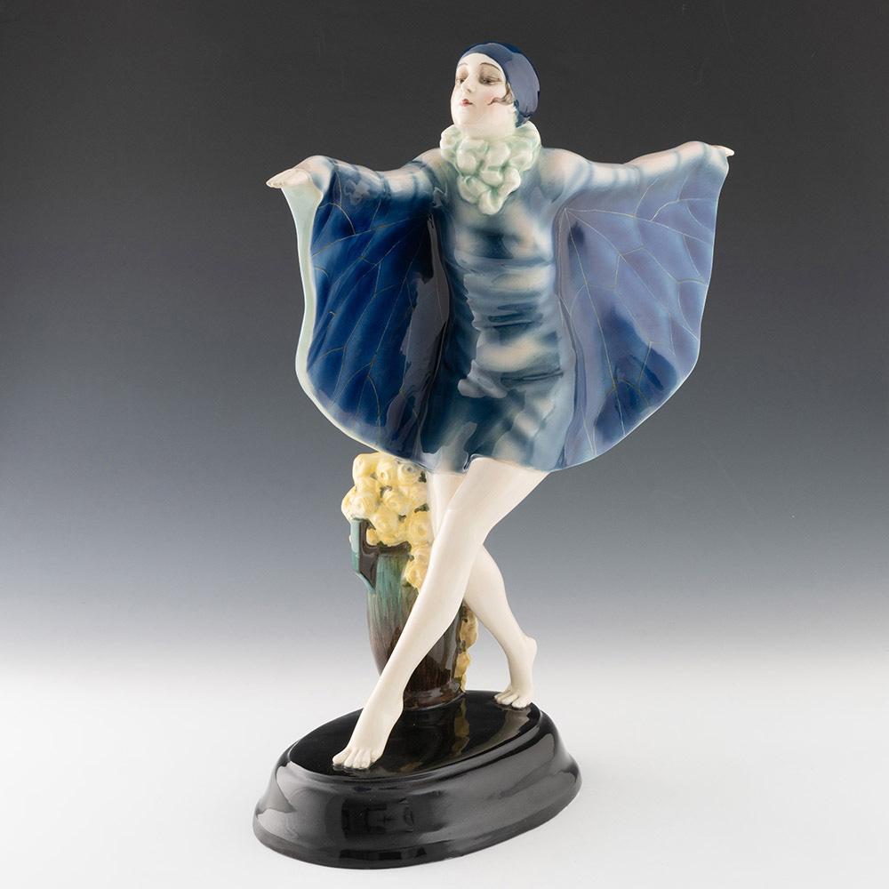 Intitulé : Goldscheider Figure - Capture d'un oiseau par Josef Lorenzl  - numéro de modèle 5230/1707/8
Date : c1925
Période : Entre-deux-guerres
Marques : Marque Goldscheider à la base et numéro de modèle
Origine : Autriche
Couleur :