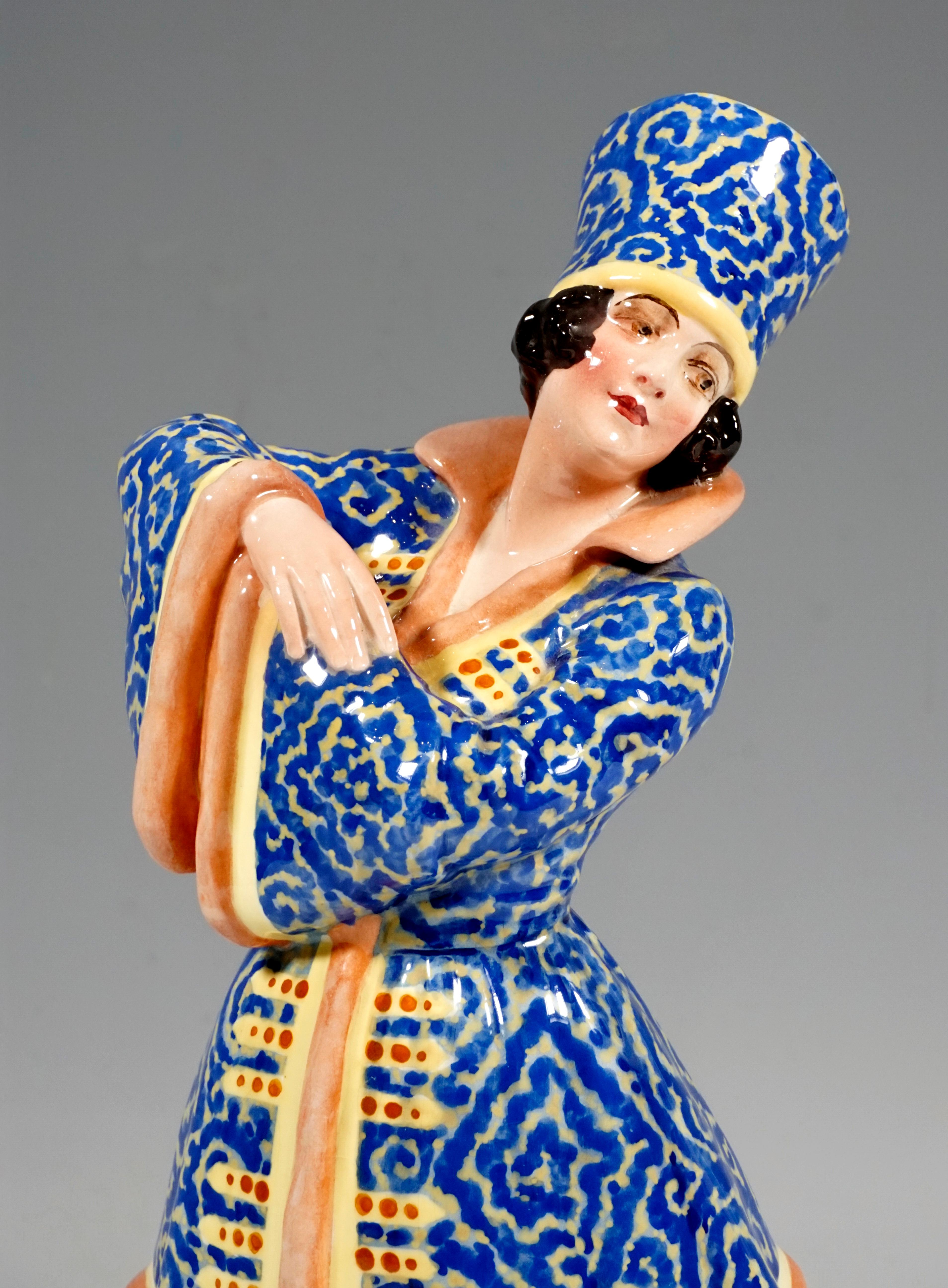 Goldscheider Figur einer Tänzerin in russischem Kostüm von Josef Lorenzl, um 1925 (Handbemalt) im Angebot