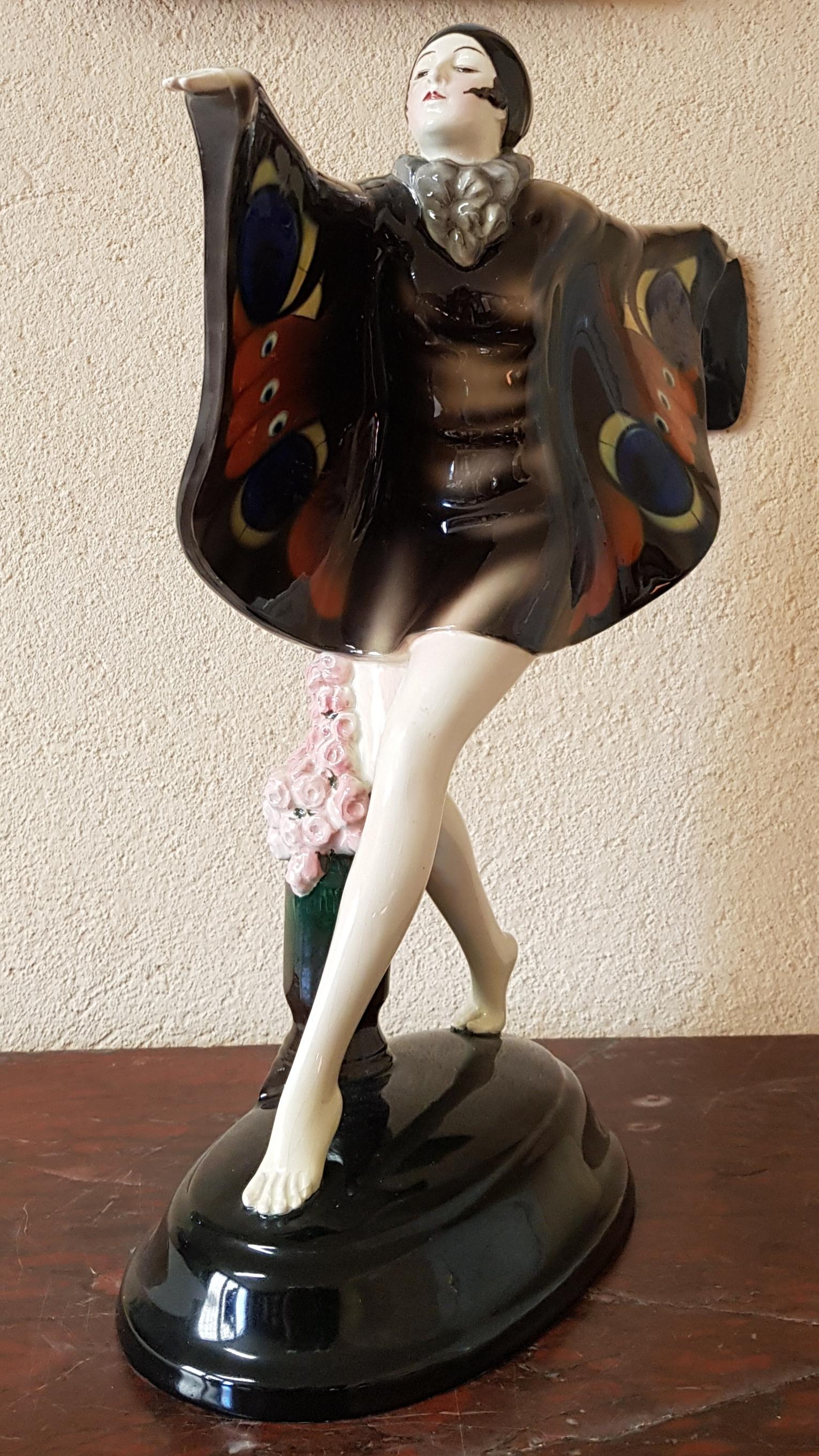 Goldscheider Lorenzl Josef Austria Art Nouveau Butterfly Ceramic Sculpture, 1922 In Good Condition In Mondovì cn, Italia