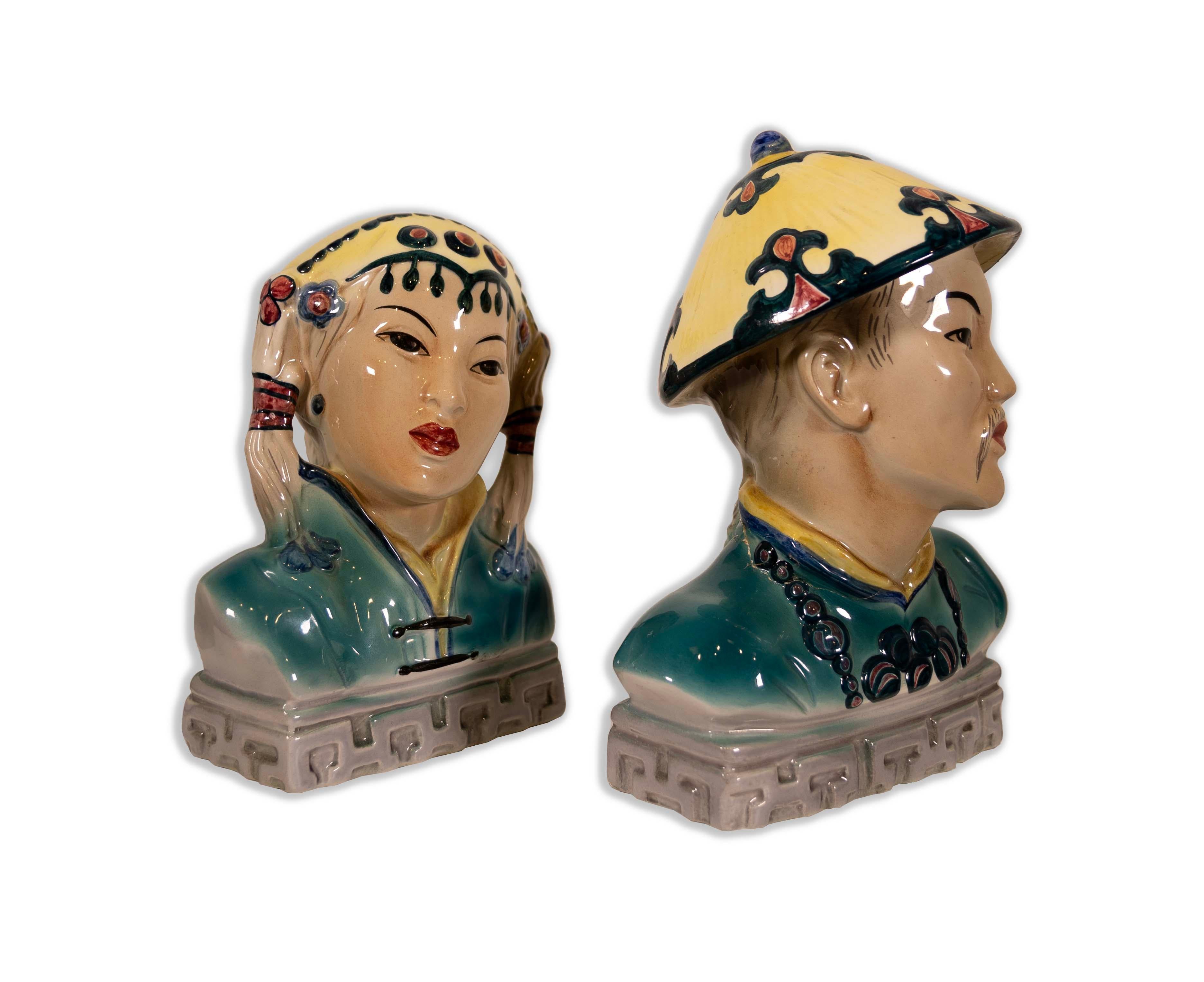 Mid-Century Modern Goldscheider paire de bustes japonais en porcelaine peinte à la main, mi-siècle moderne en vente
